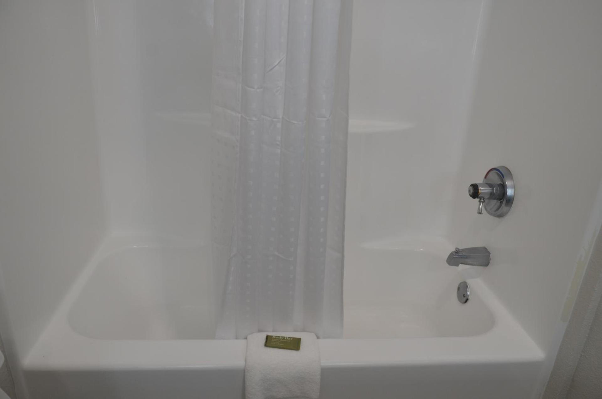 Americas Best Value Inn & Suites-Foley - Fully Renovated photo 20