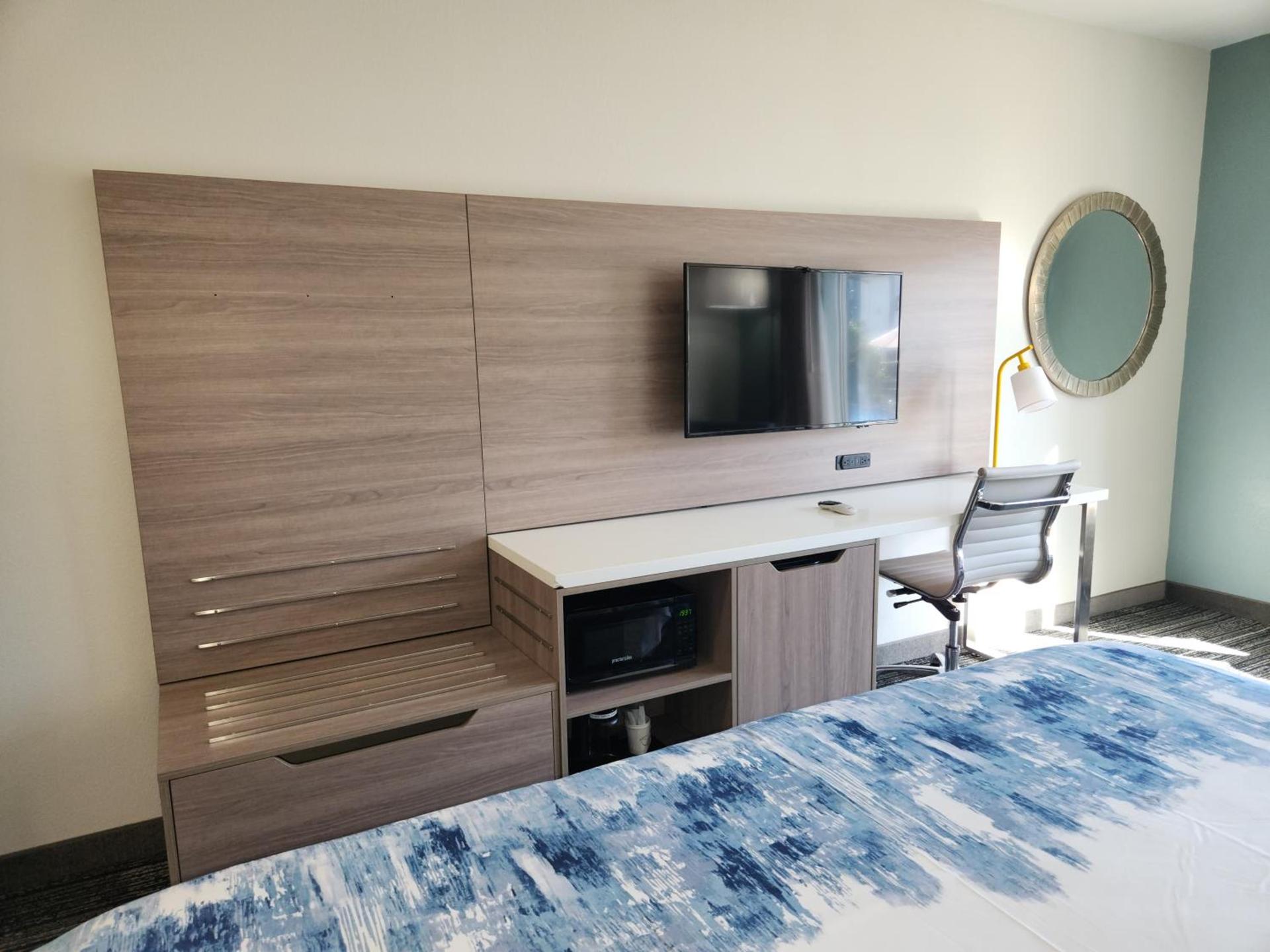 Americas Best Value Inn & Suites-Foley - Fully Renovated photo 22