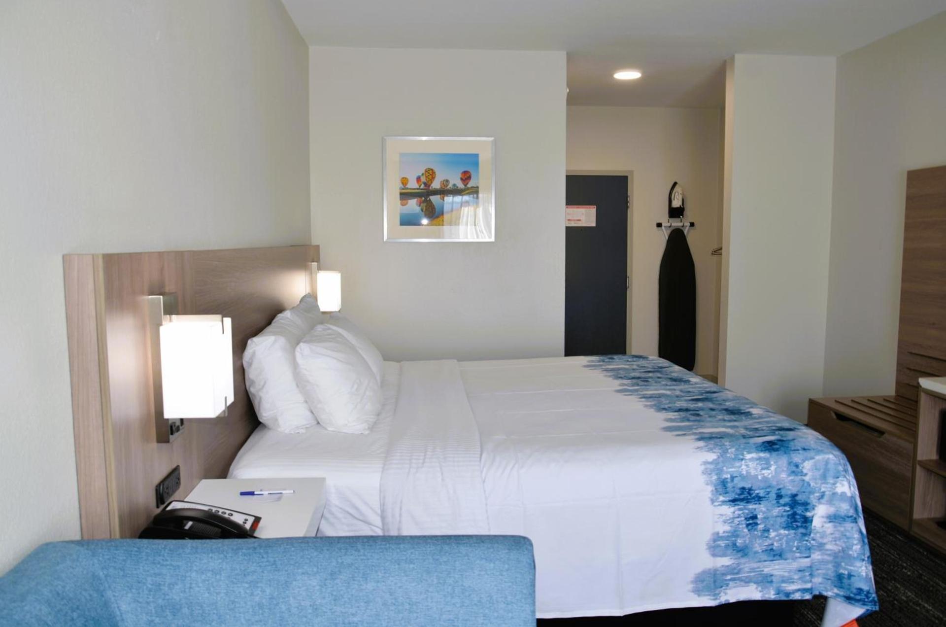 Americas Best Value Inn & Suites-Foley - Fully Renovated photo 36