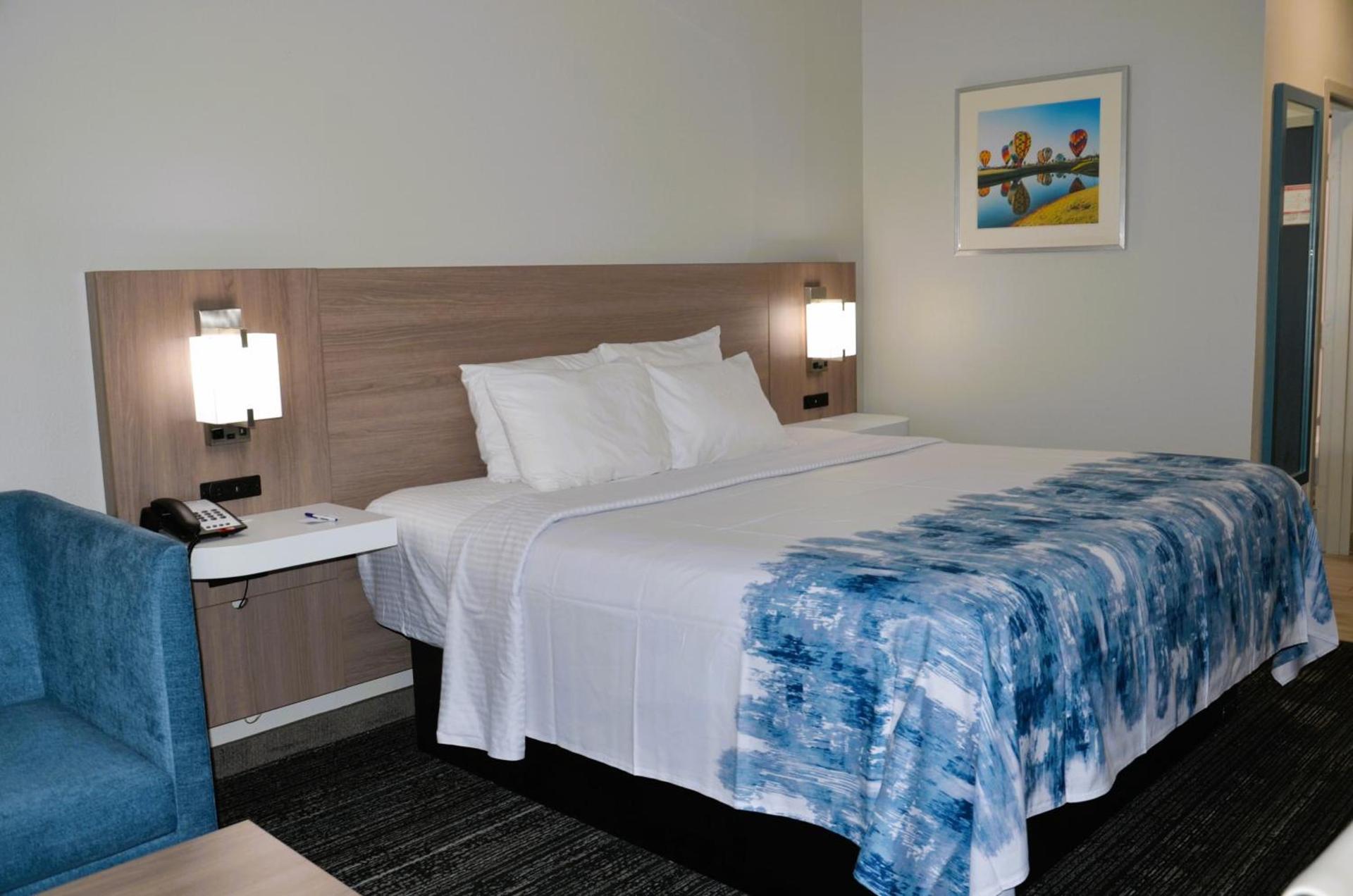 Americas Best Value Inn & Suites-Foley - Fully Renovated photo 28