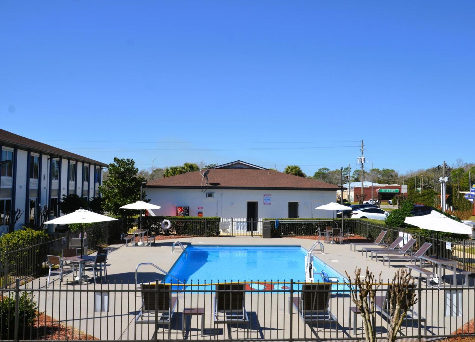 Americas Best Value Inn & Suites-Foley - Fully Renovated photo 24