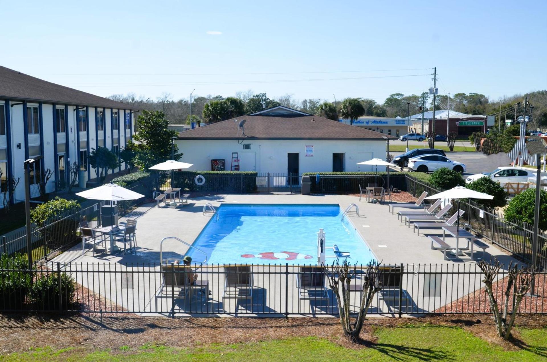 Americas Best Value Inn & Suites-Foley - Fully Renovated photo 26
