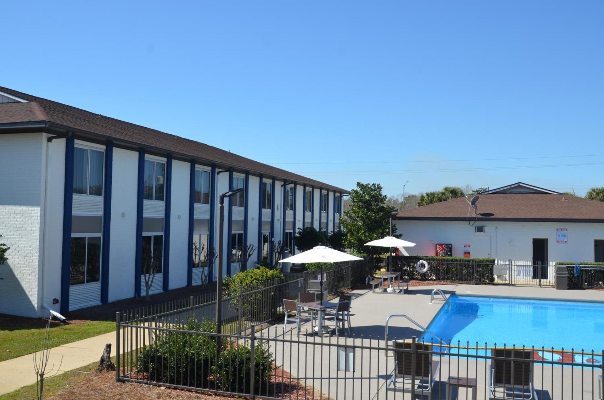 Americas Best Value Inn & Suites-Foley - Fully Renovated photo 38
