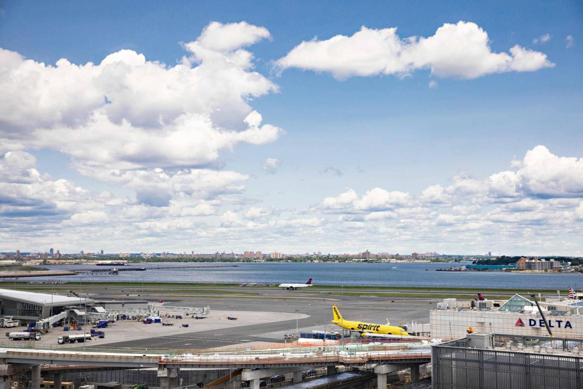 New York LaGuardia Airport Marriott photo 16