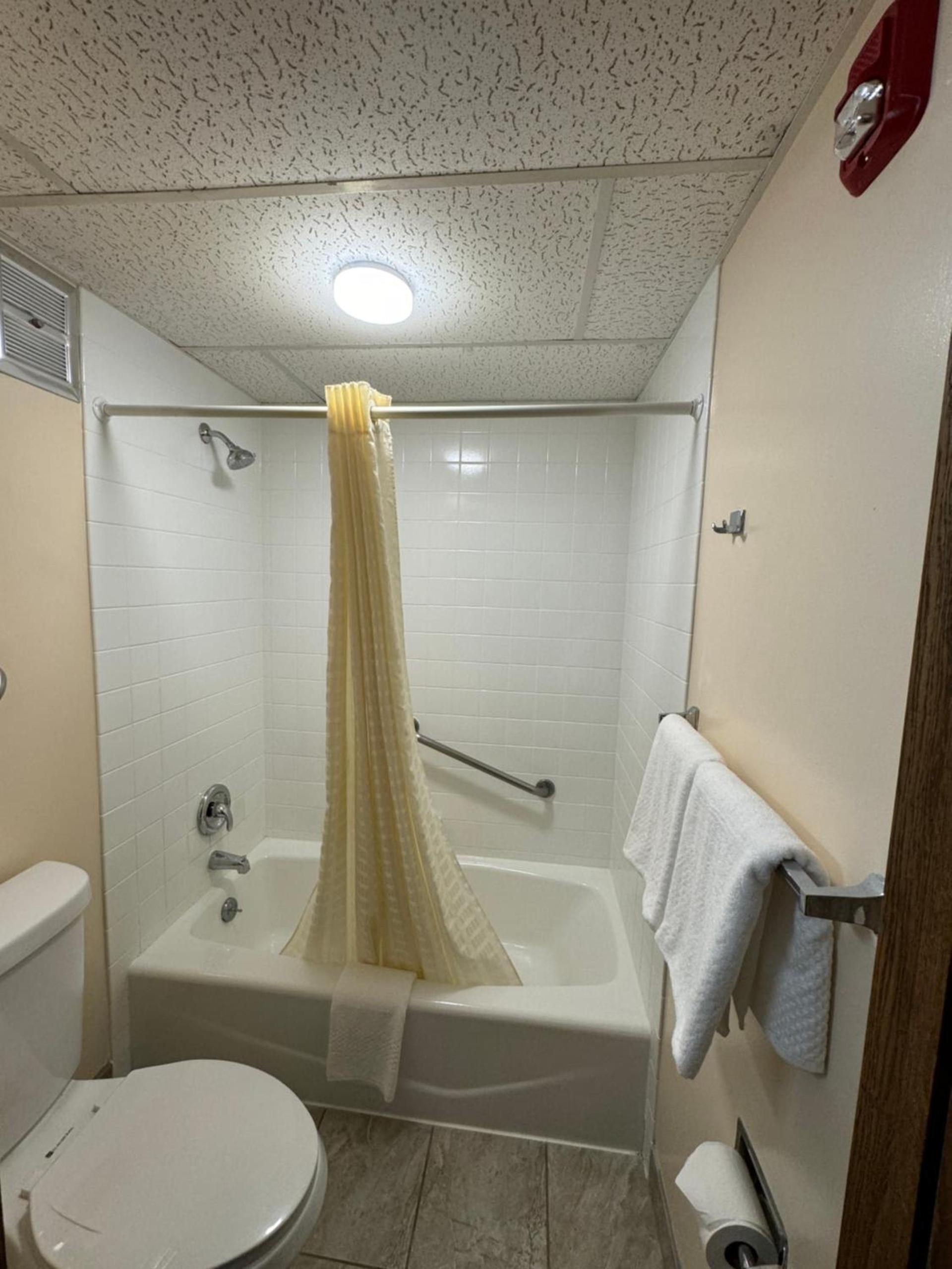 Econo Lodge Waite Park - St Cloud photo 28