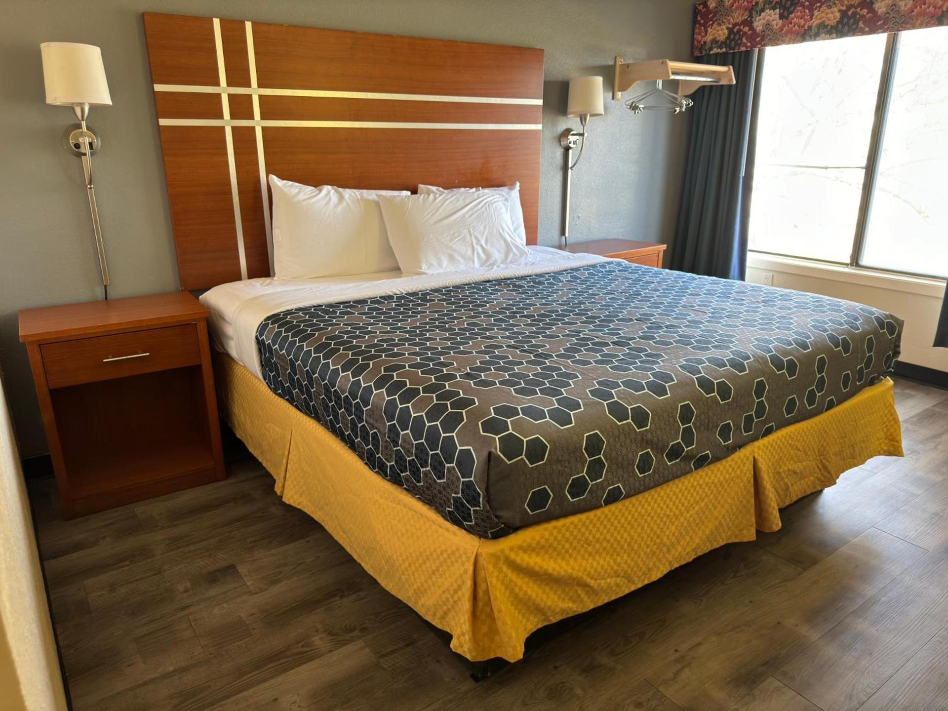 Econo Lodge Waite Park - St Cloud photo 30