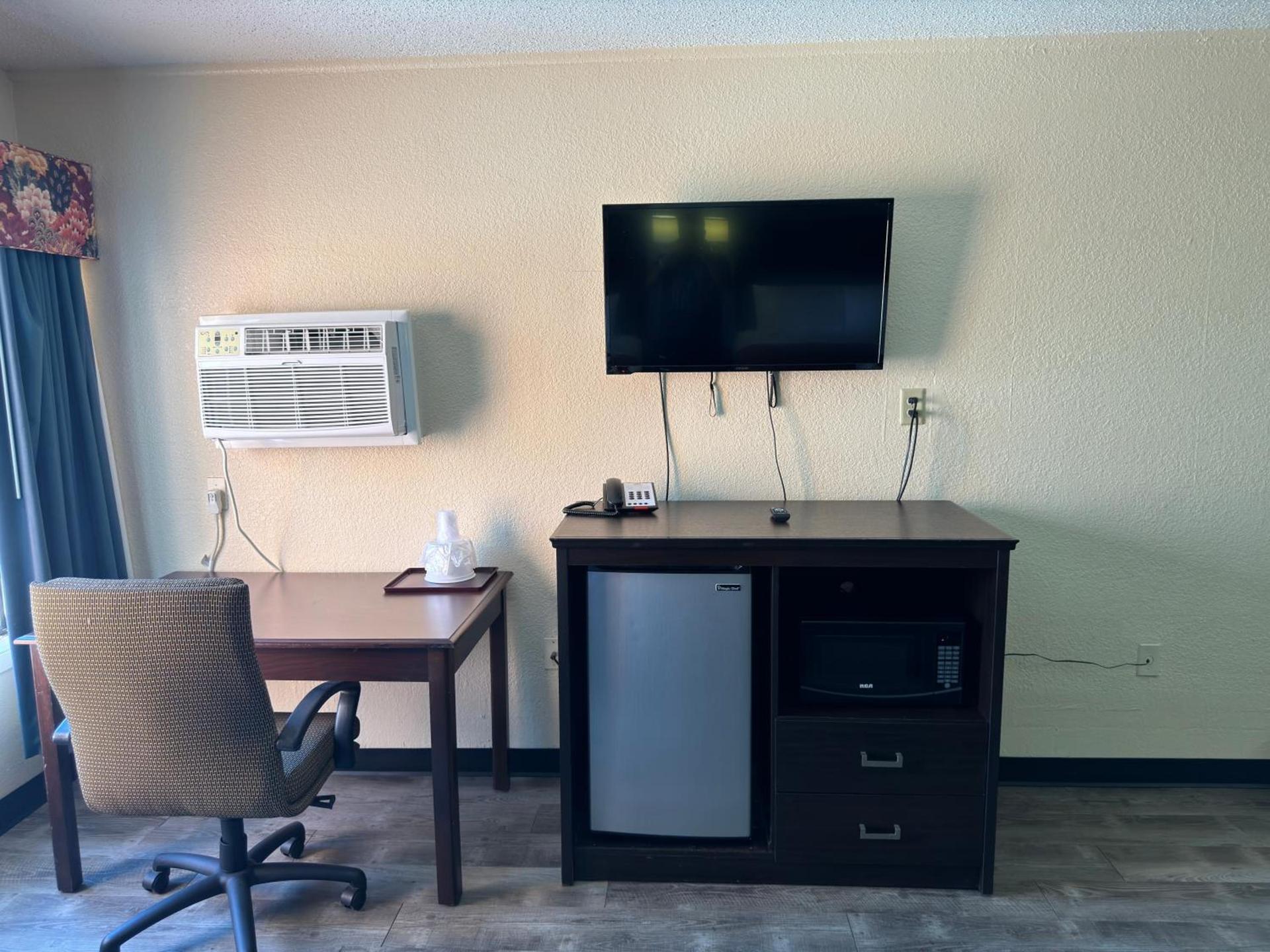 Econo Lodge Waite Park - St Cloud photo 35