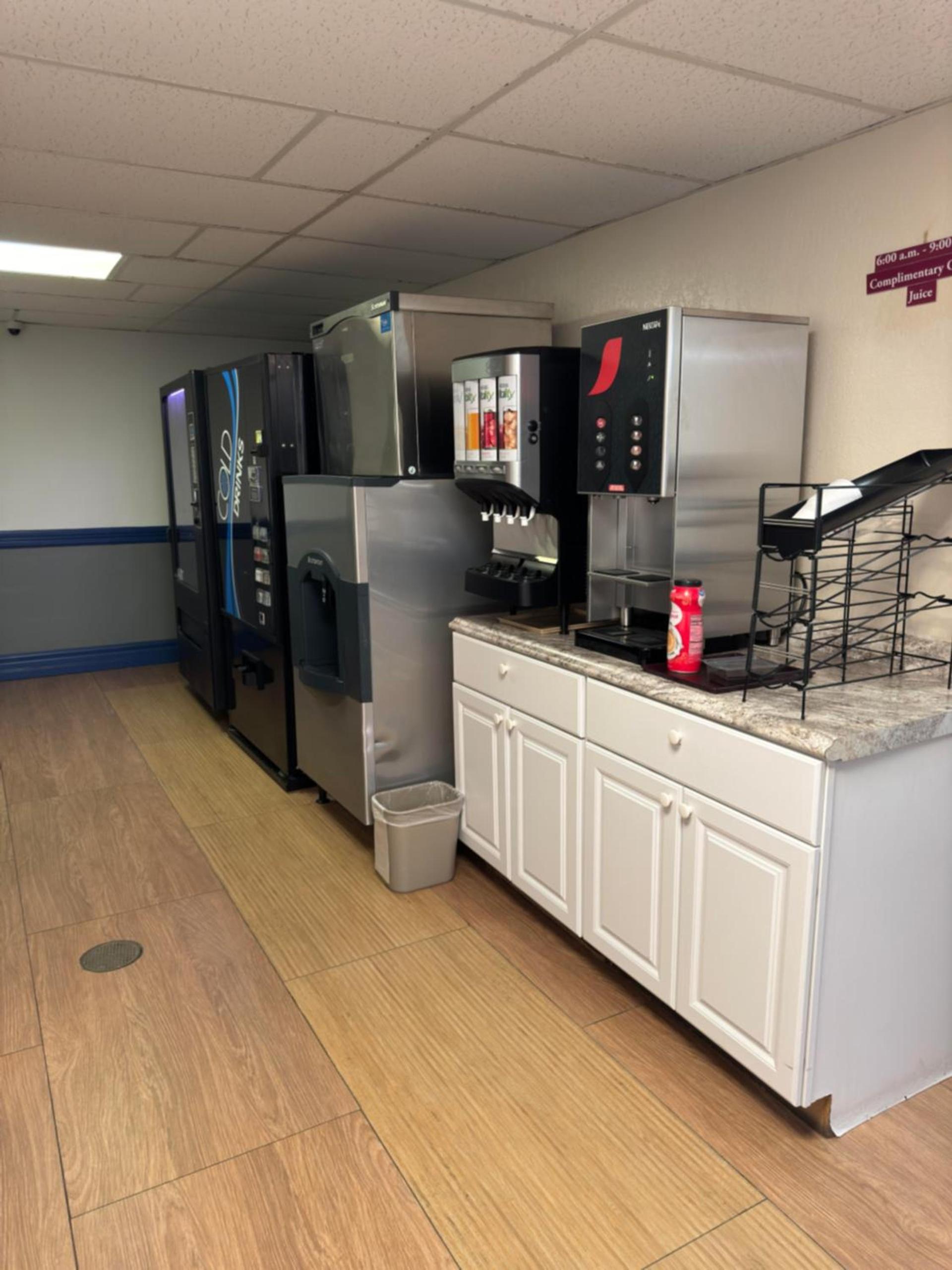 Econo Lodge Waite Park - St Cloud photo 45