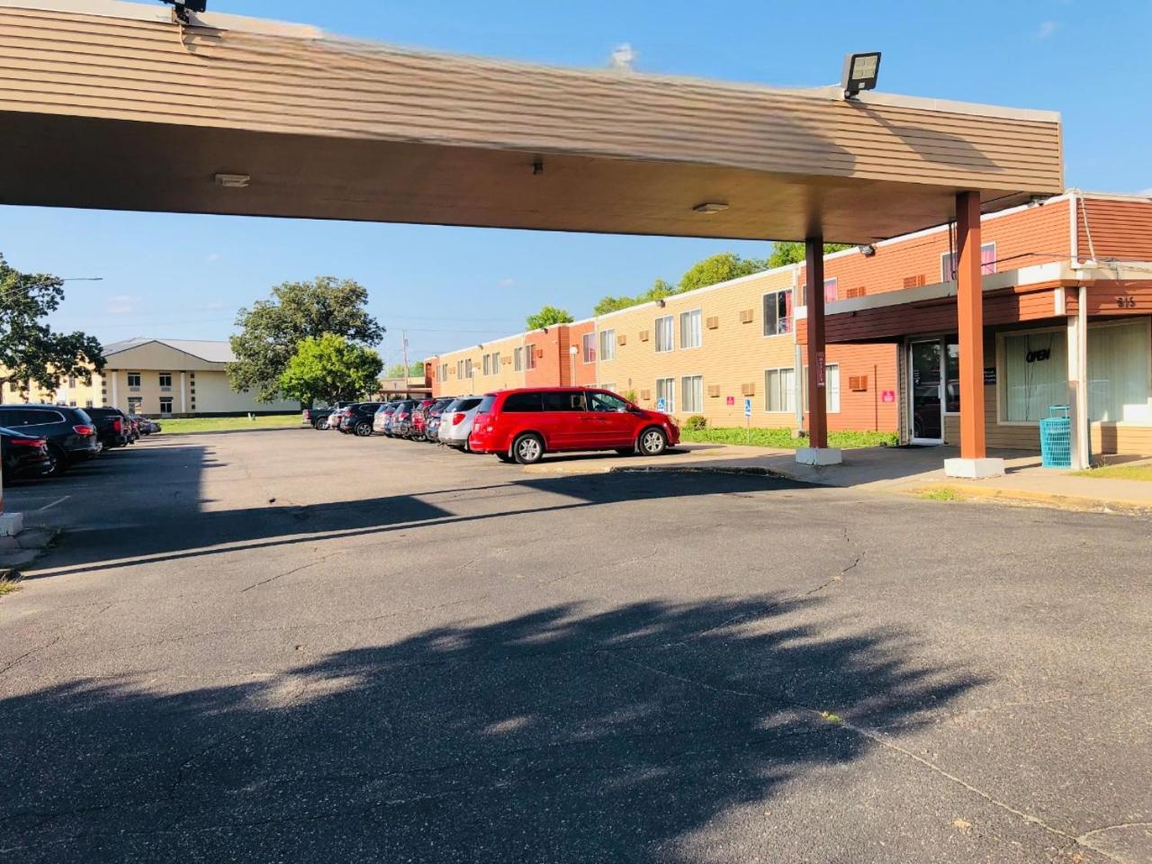Econo Lodge Waite Park - St Cloud photo 46