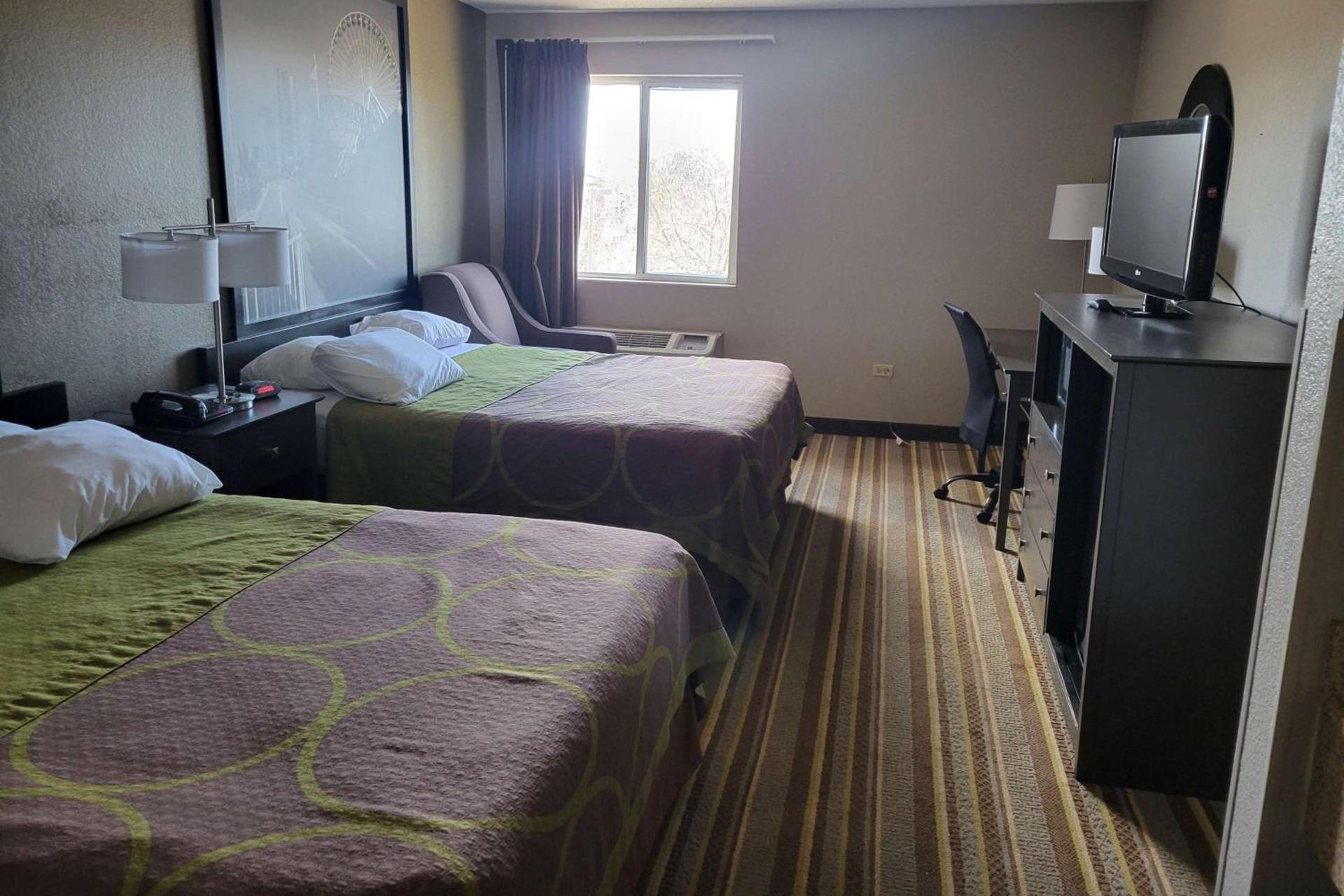 Super 8 by Wyndham Aurora/Naperville Area photo 4