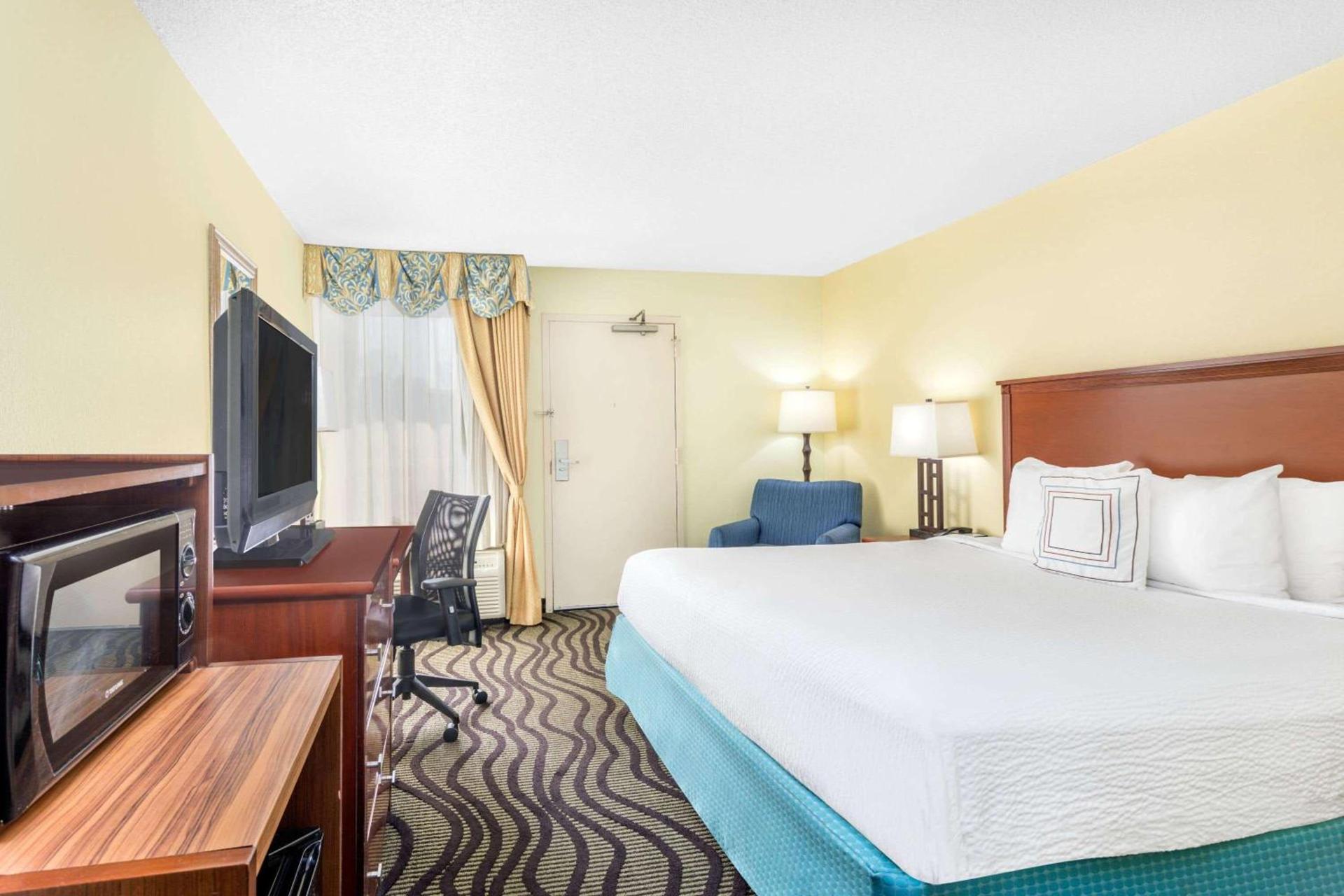 Baymont by Wyndham Savannah Midtown photo 11