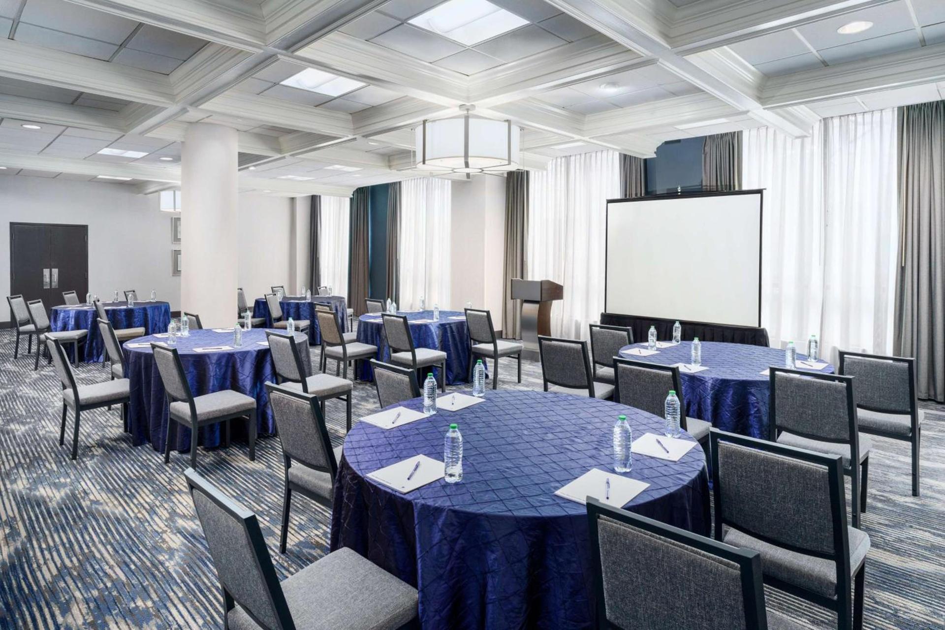 DoubleTree by Hilton Charlotte City Center photo 55