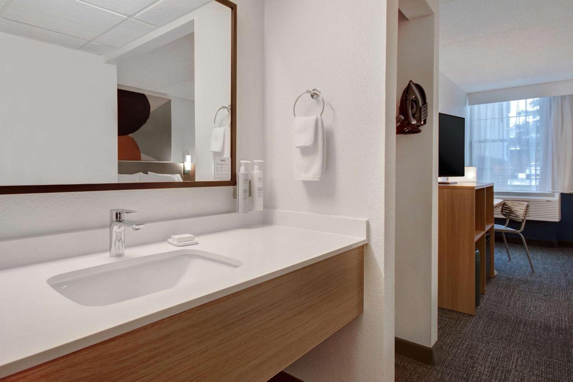 Spark By Hilton Rochester University Area photo 21