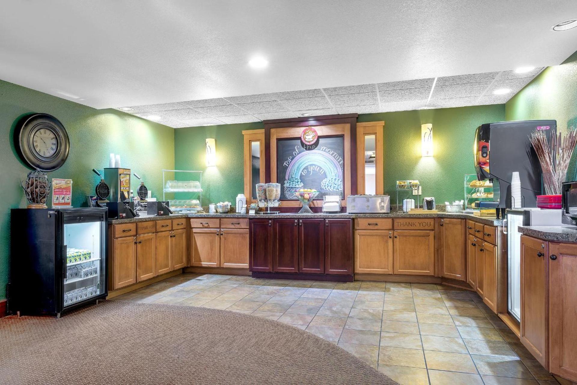 AmericInn by Wyndham Green Bay East photo 32