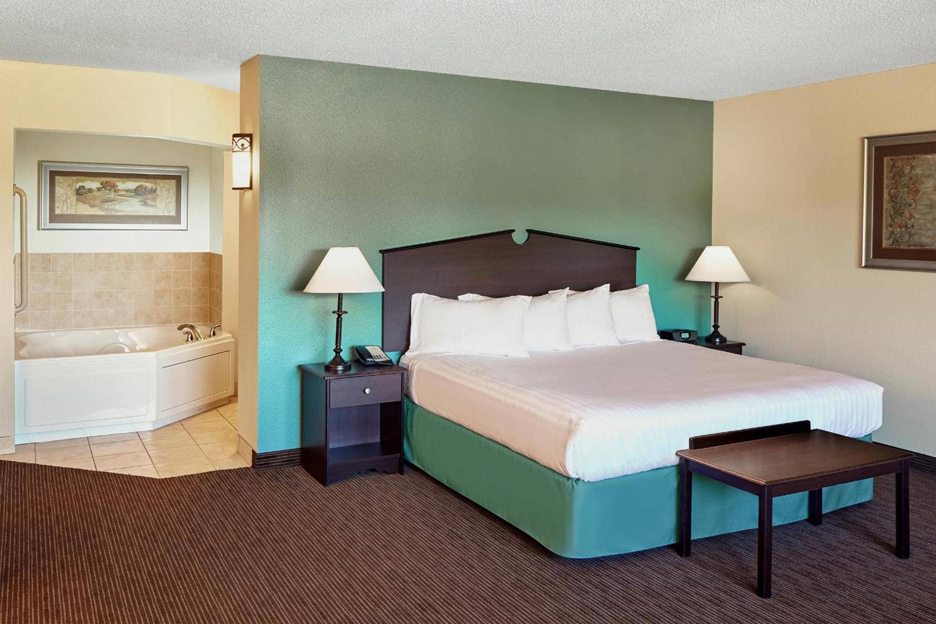 AmericInn by Wyndham Green Bay East photo 33
