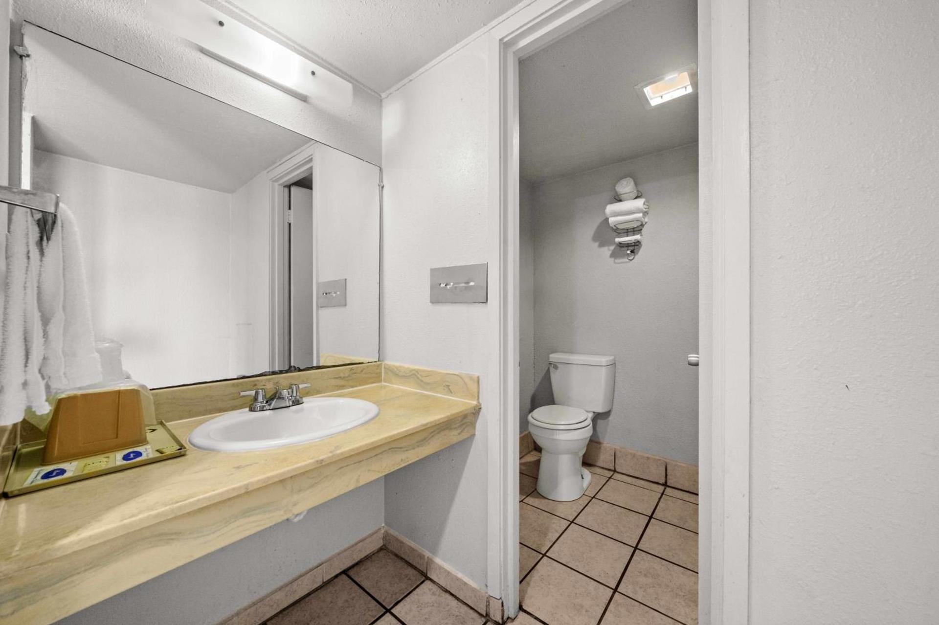 Executive Inn photo 8