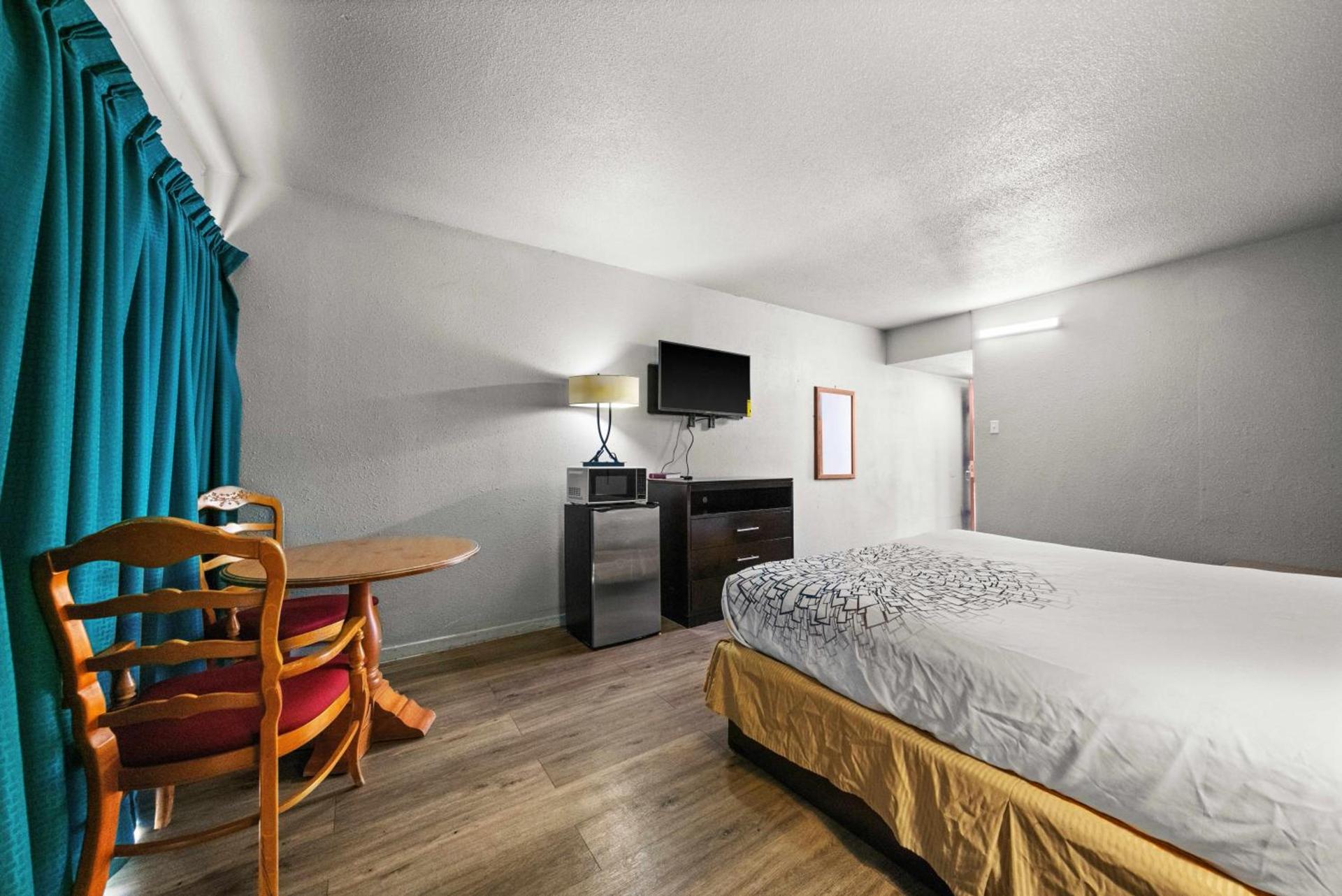Executive Inn photo 15