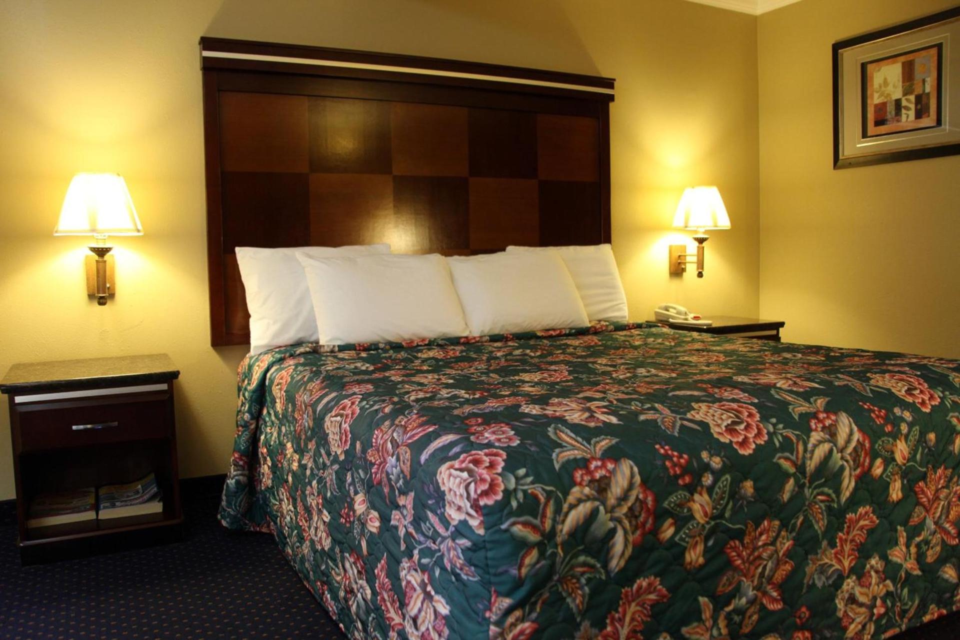 Inn at Bayshore photo 9