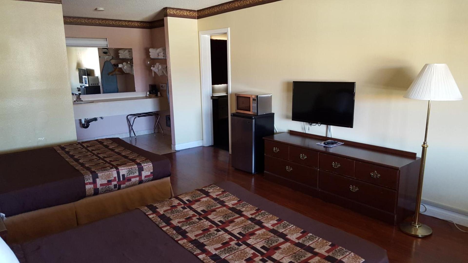 Anaheim Astoria Inn & Suites photo 16