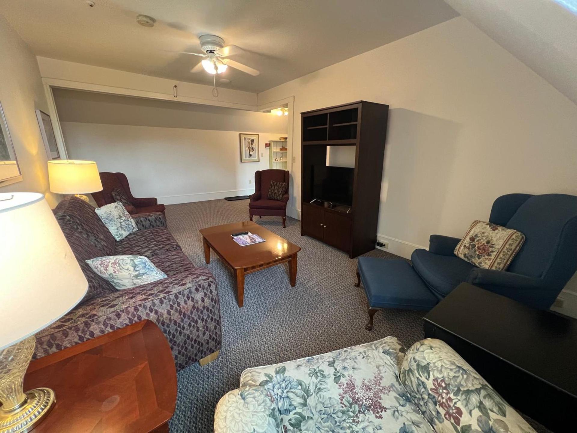 Echo Lake Inn photo 75