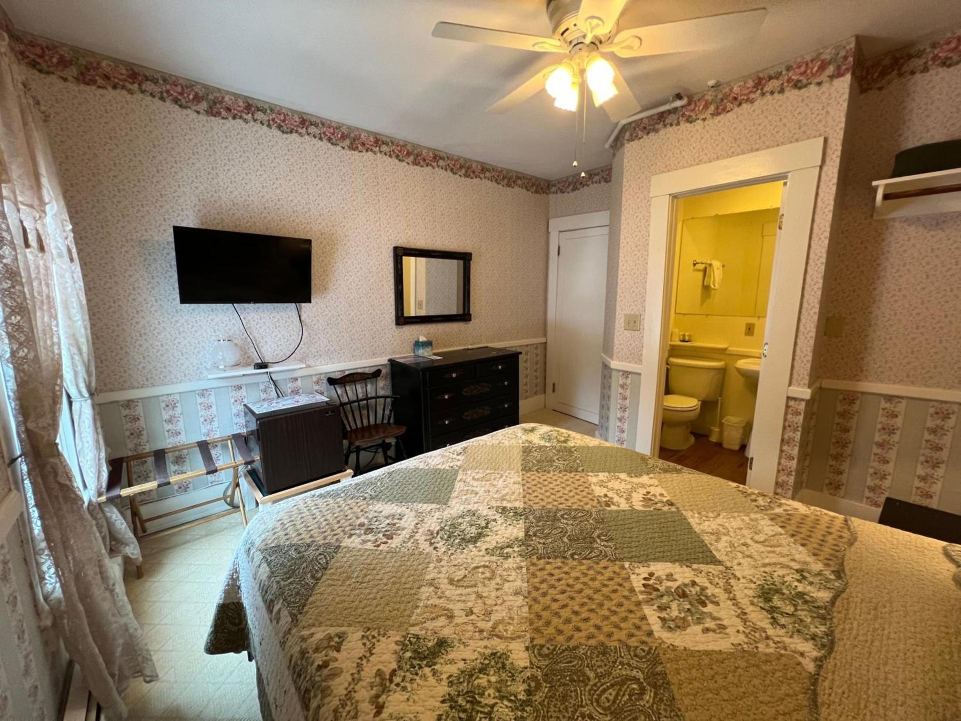 Echo Lake Inn photo 89