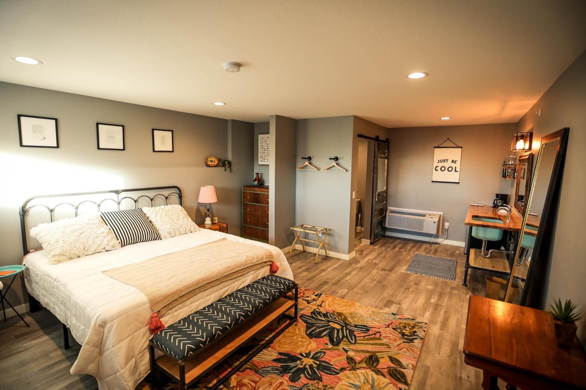 The Blue Buffalo Motel photo 16