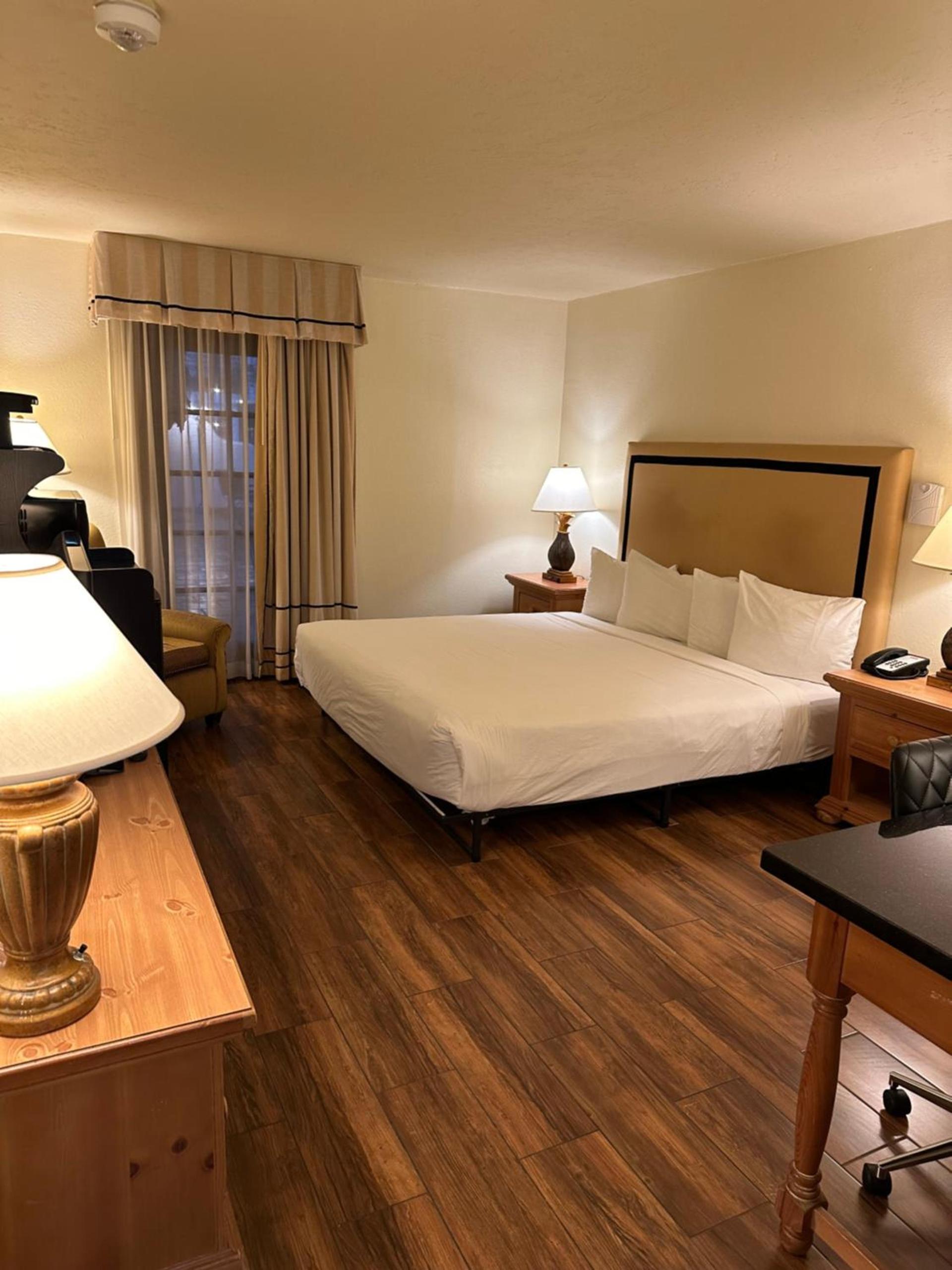Ramada by Wyndham Las Cruces Hotel & Conference Center photo 27