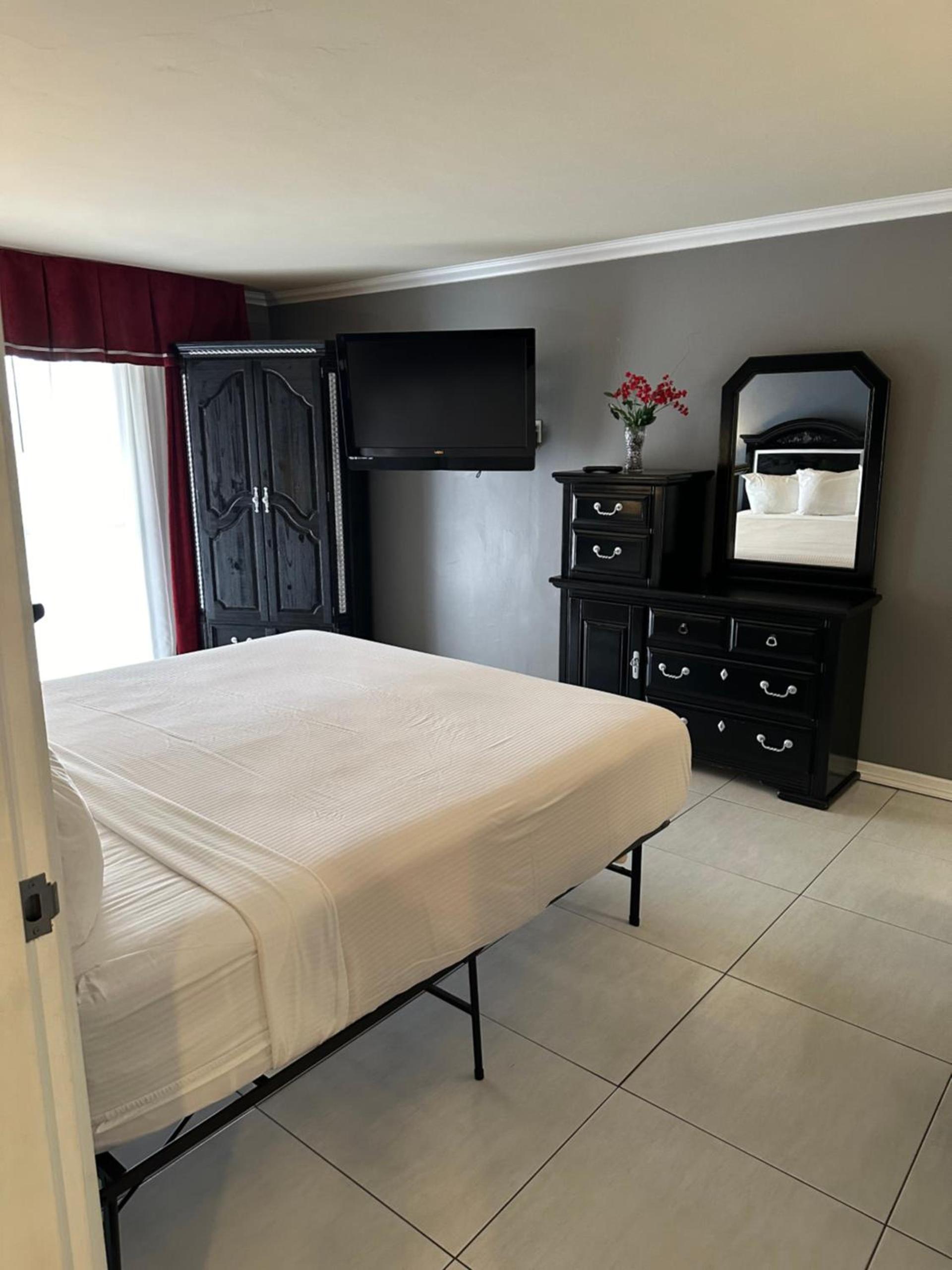 Ramada by Wyndham Las Cruces Hotel & Conference Center photo 32