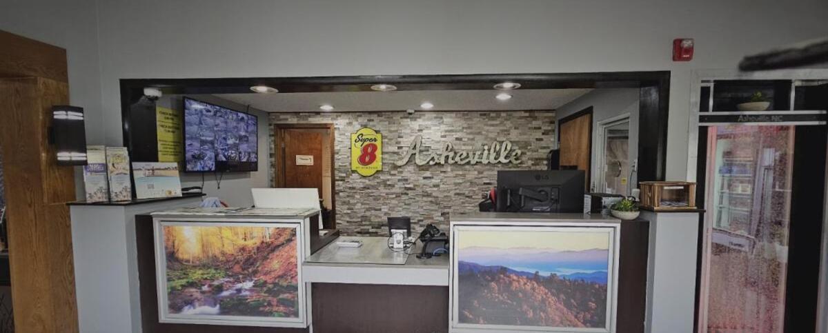 Super 8 by Wyndham Asheville/Biltmore photo 11
