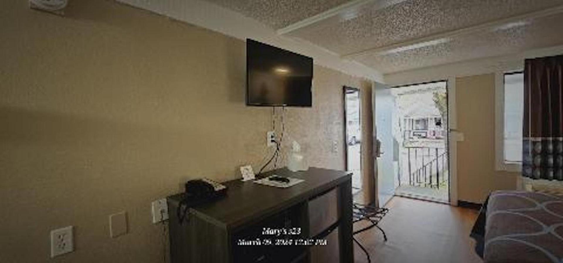 Super 8 by Wyndham Asheville/Biltmore photo 21