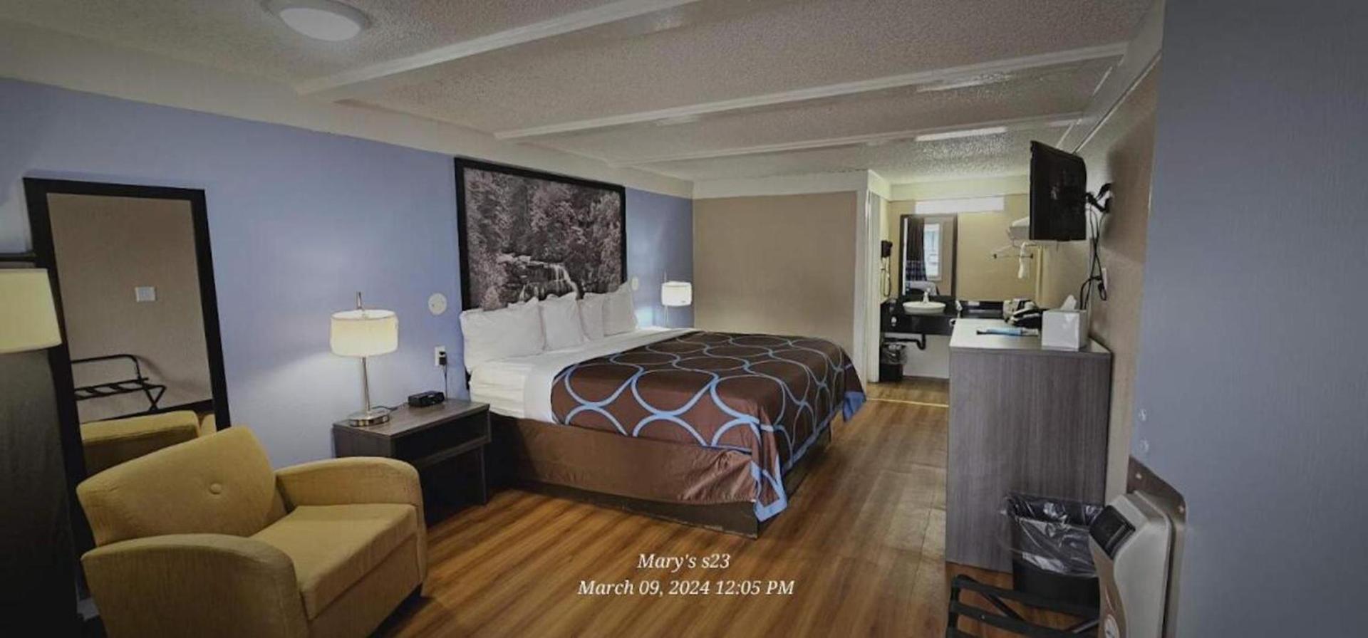 Super 8 by Wyndham Asheville/Biltmore photo 19