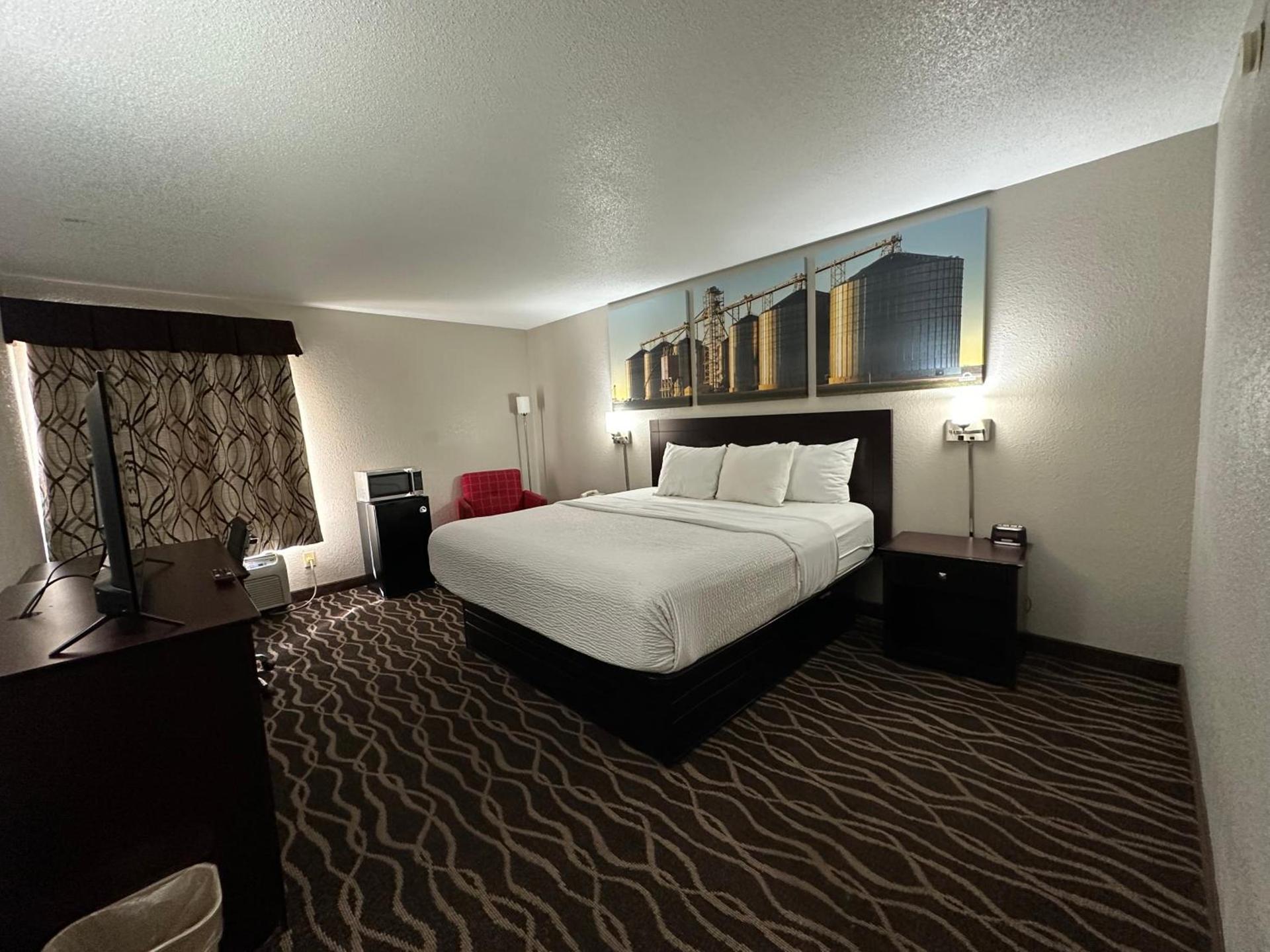 Days Inn & Suites by Wyndham Casey photo 18