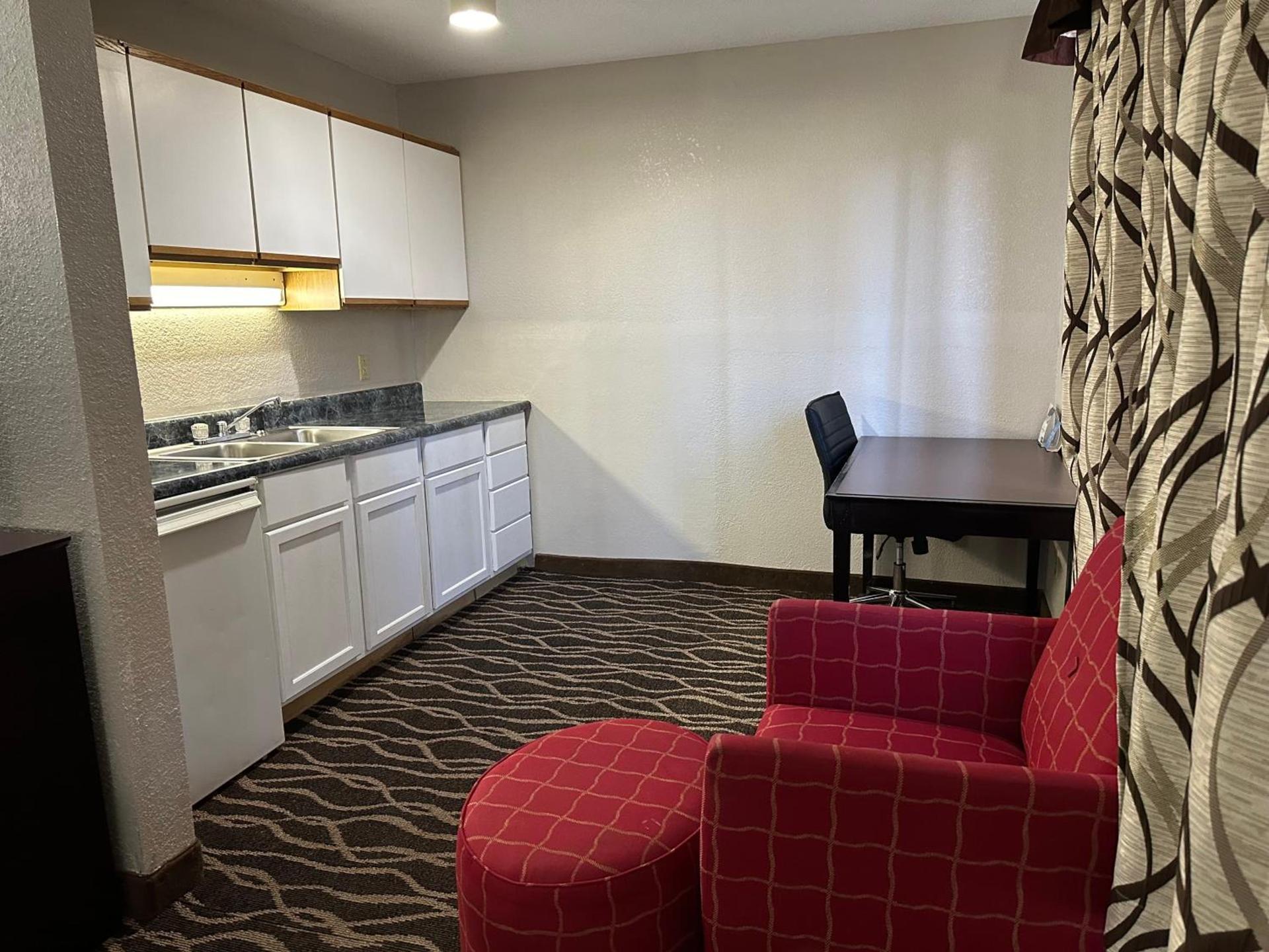 Days Inn & Suites by Wyndham Casey photo 22