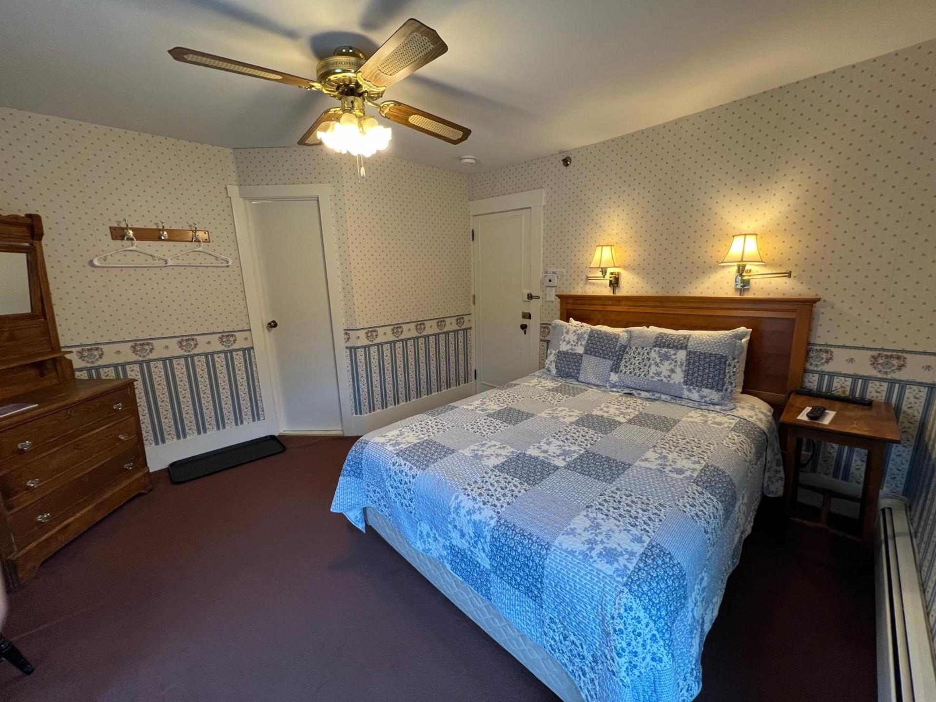 Echo Lake Inn photo 92