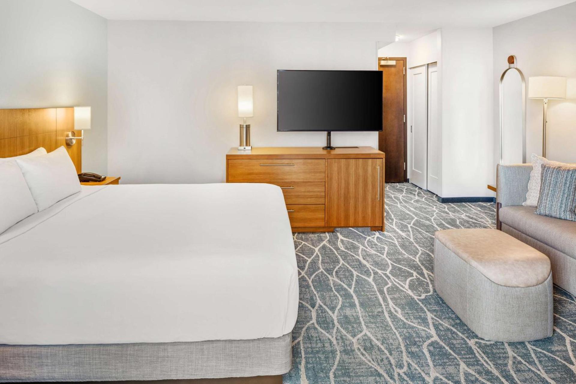 Hyatt Place Waikiki Beach photo 8
