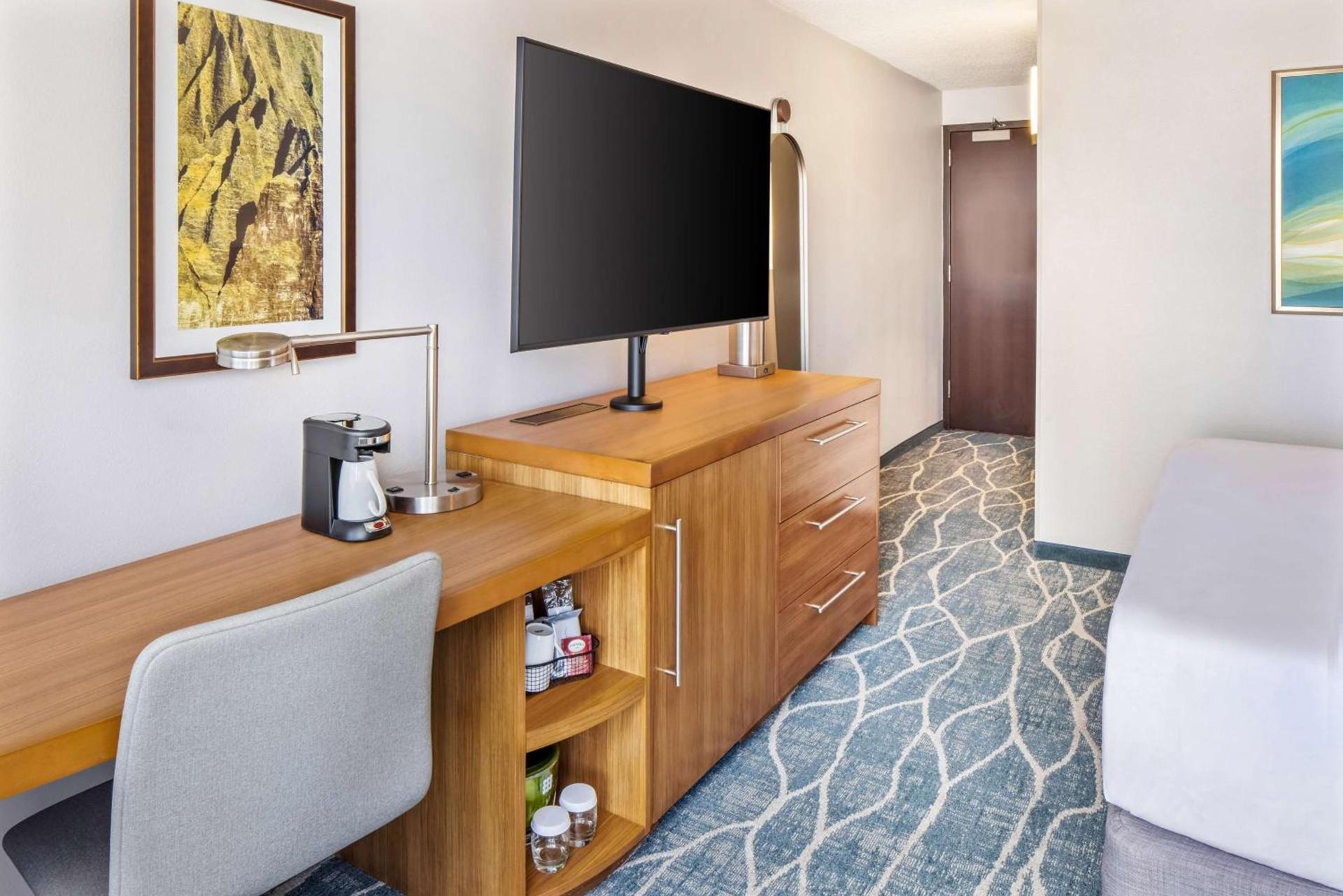 Hyatt Place Waikiki Beach photo 15