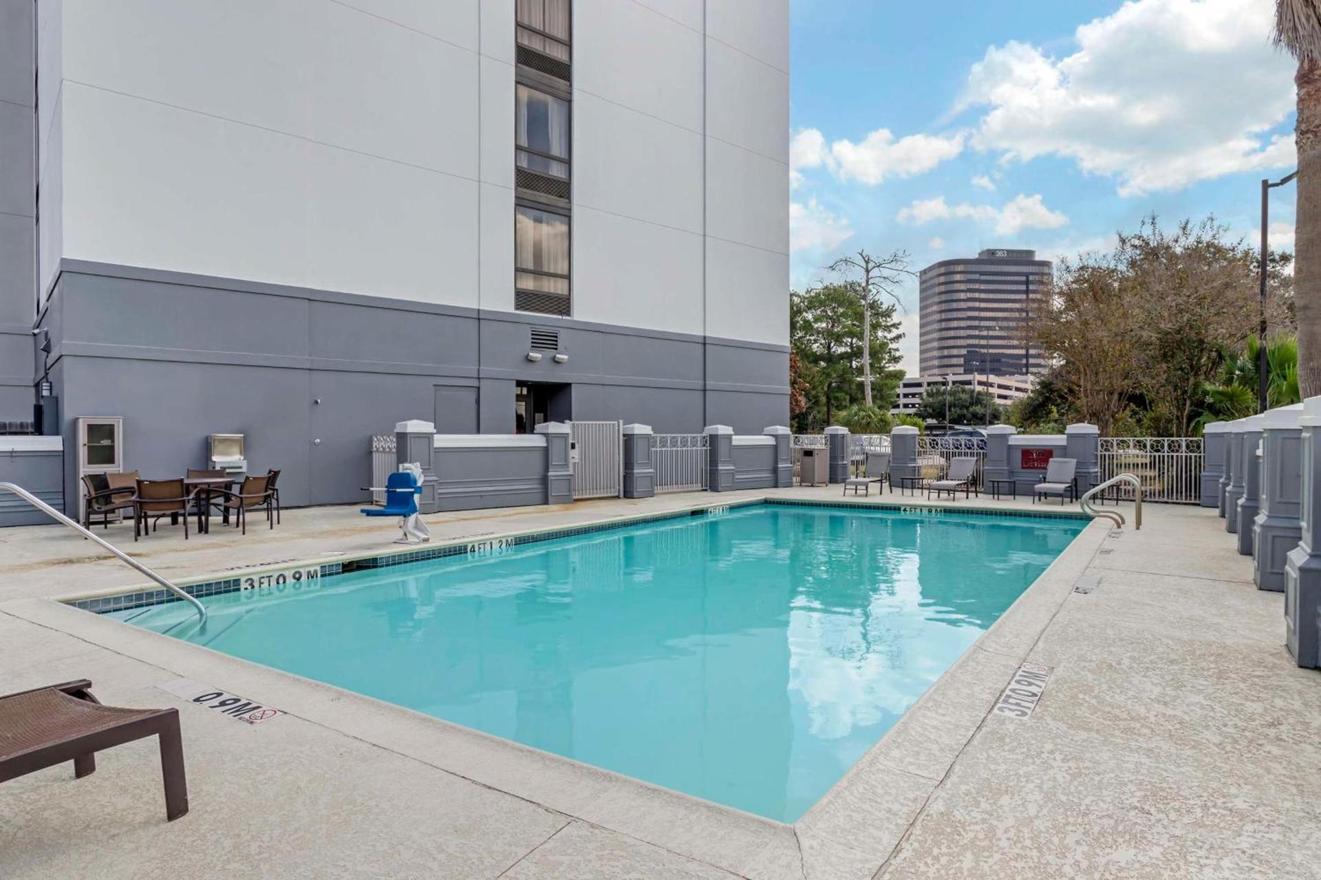 The IAH Houston Hotel photo 10