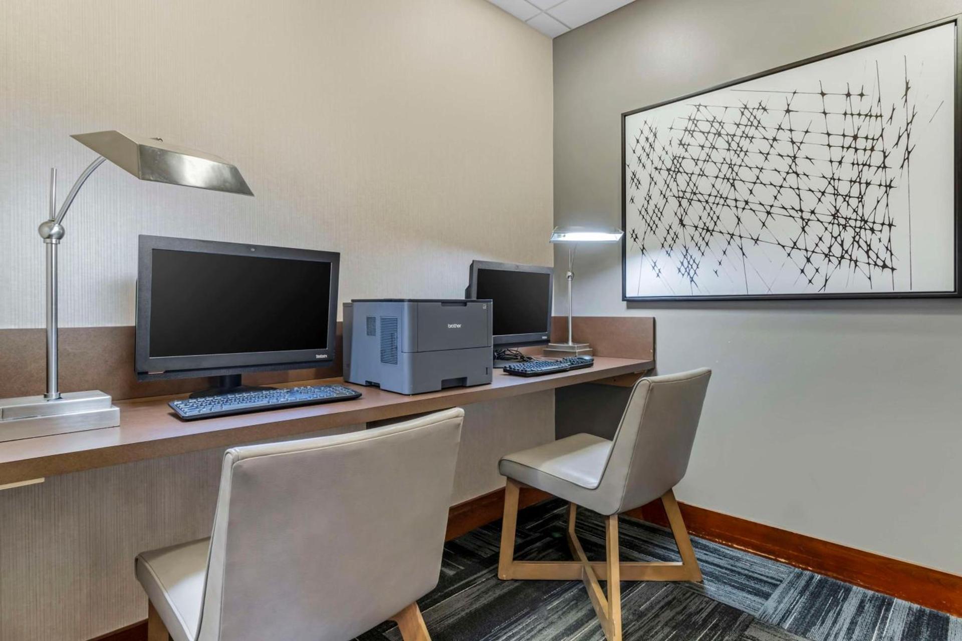 The IAH Houston Hotel photo 13