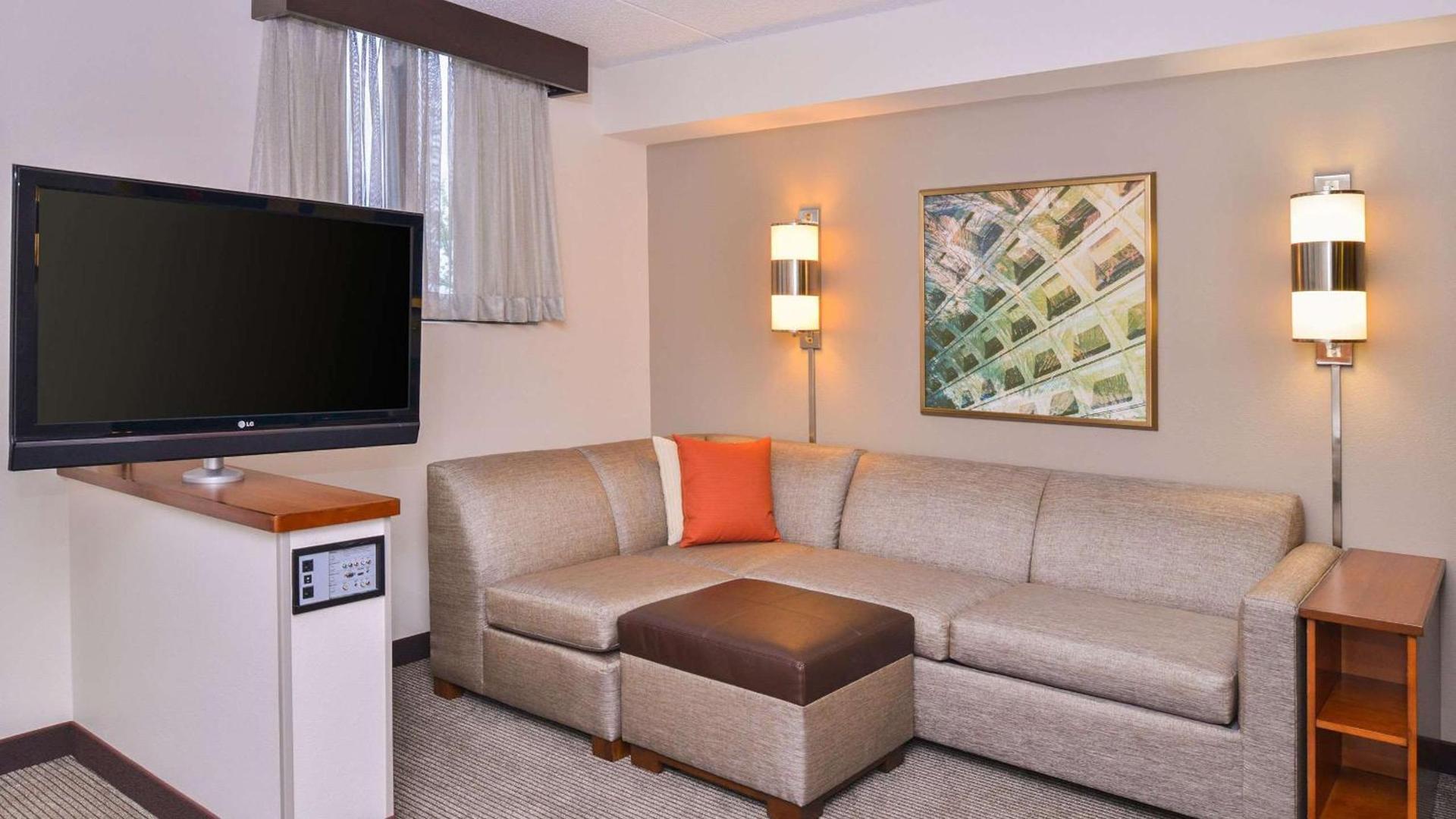 Hyatt Place Herndon Dulles Airport - East photo 9