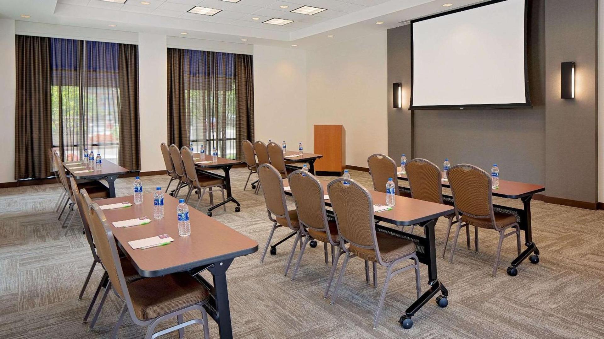 Hyatt Place Pittsburgh North Shore photo 9