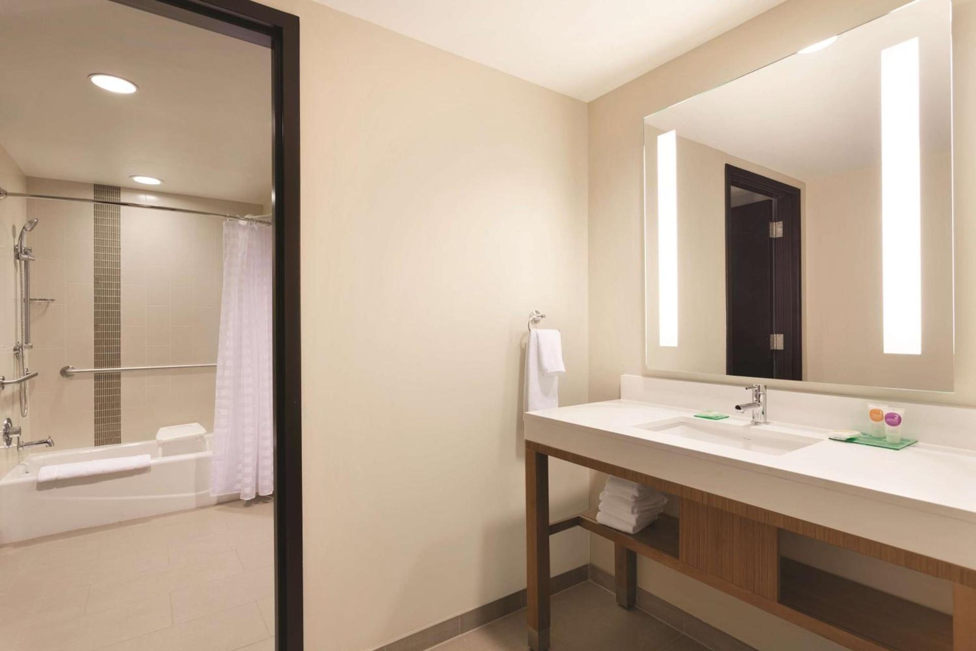 Hyatt Place Buffalo / Amherst, NY photo 17
