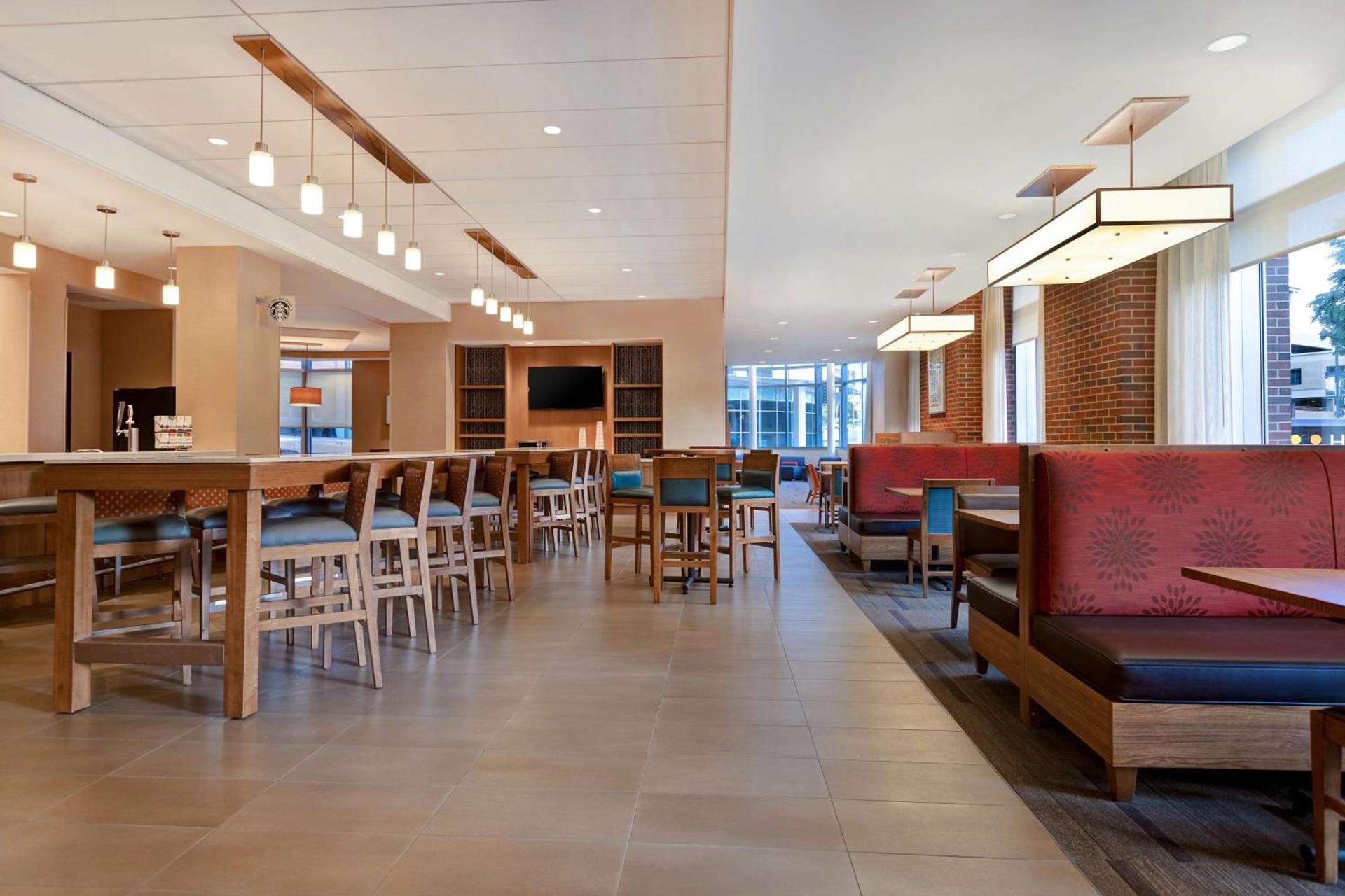 Hyatt Place Bloomington / Normal photo 6