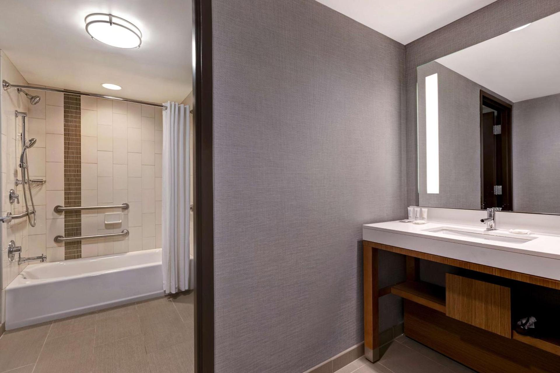 Hyatt Place Bloomington / Normal photo 8