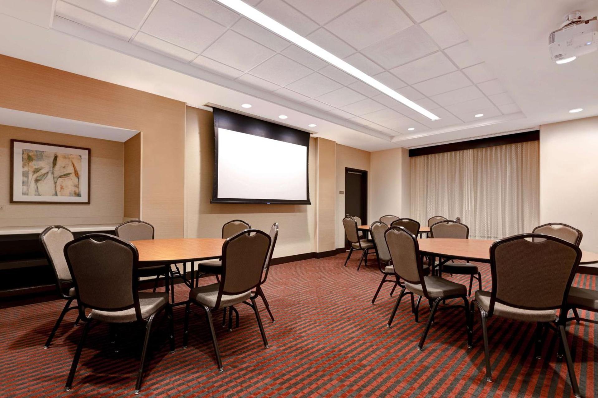 Hyatt Place Bloomington / Normal photo 14