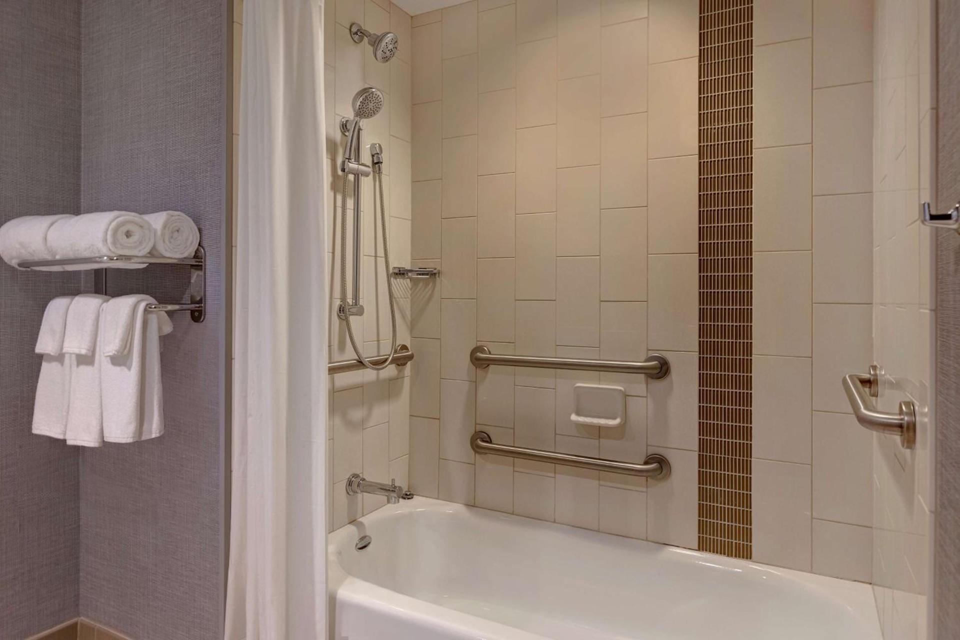 Hyatt Place Bloomington / Normal photo 17