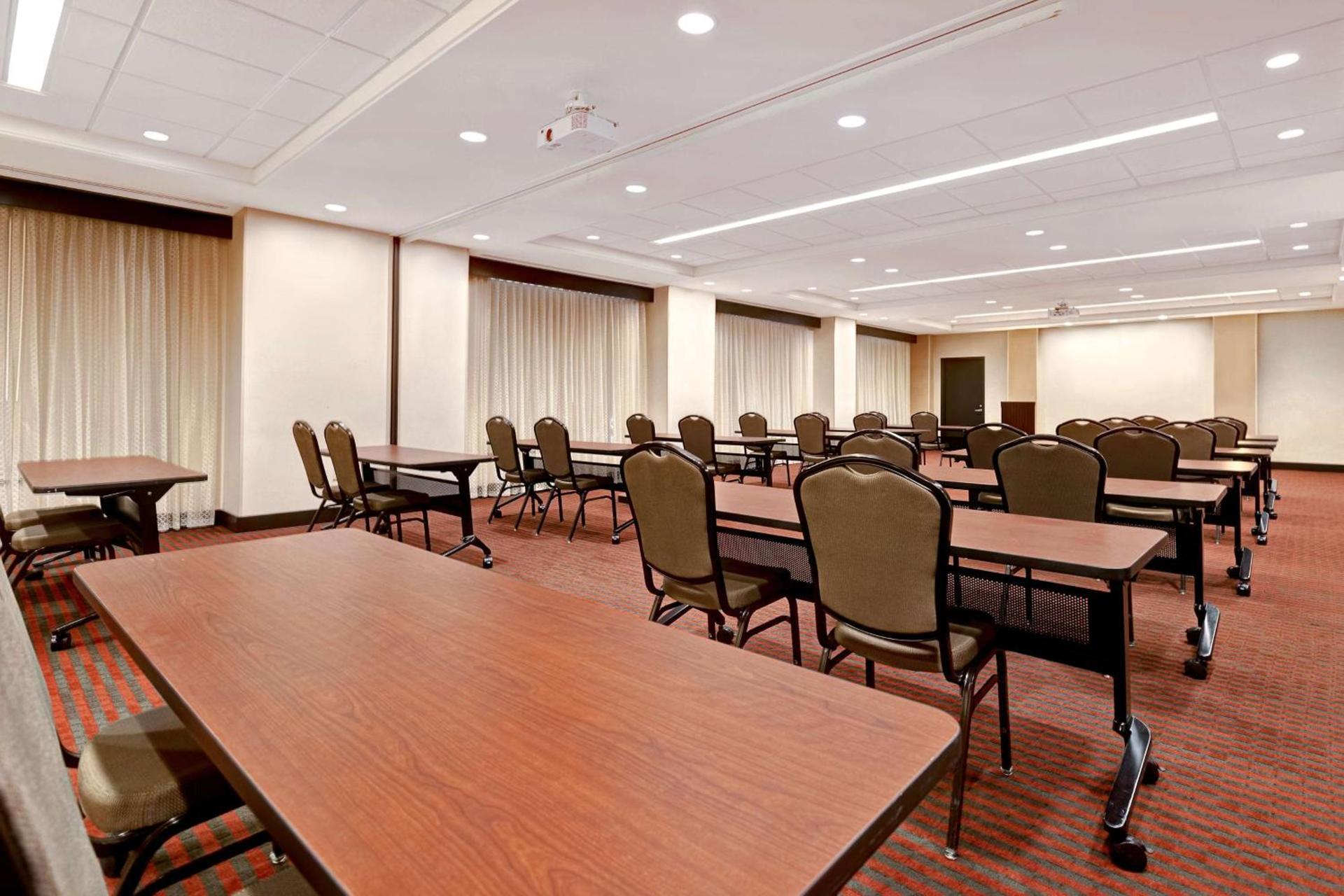 Hyatt Place Bloomington / Normal photo 32
