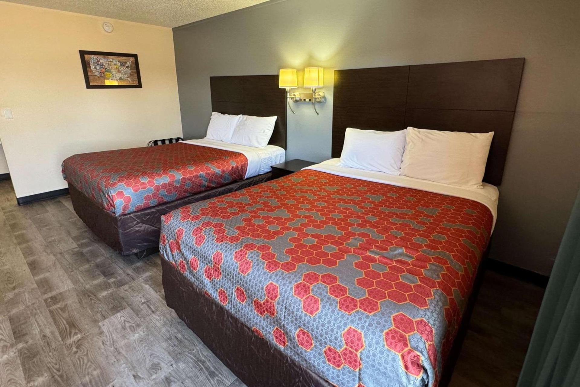 Econo Lodge Waite Park - St Cloud photo 2