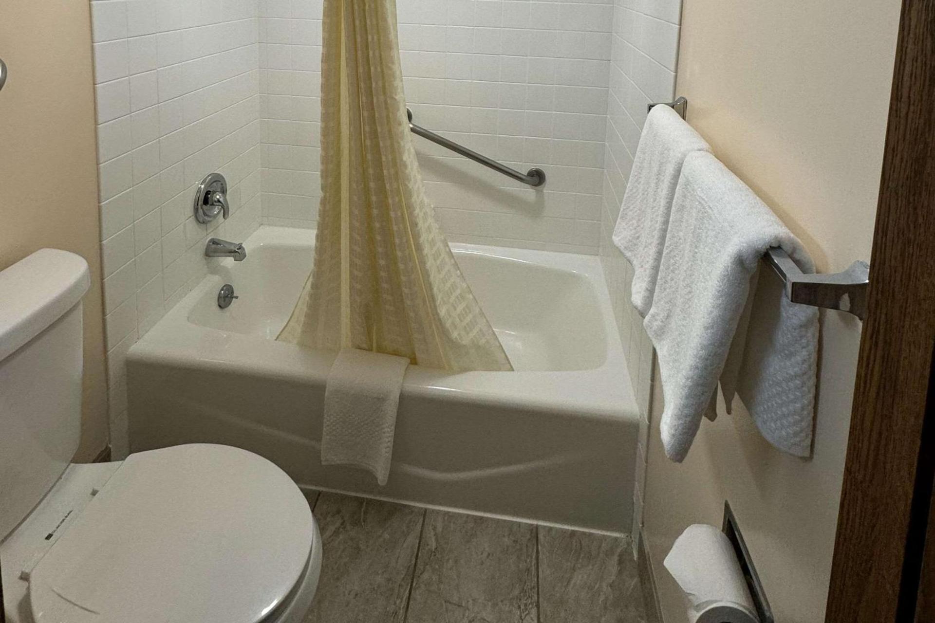 Econo Lodge Waite Park - St Cloud photo 9