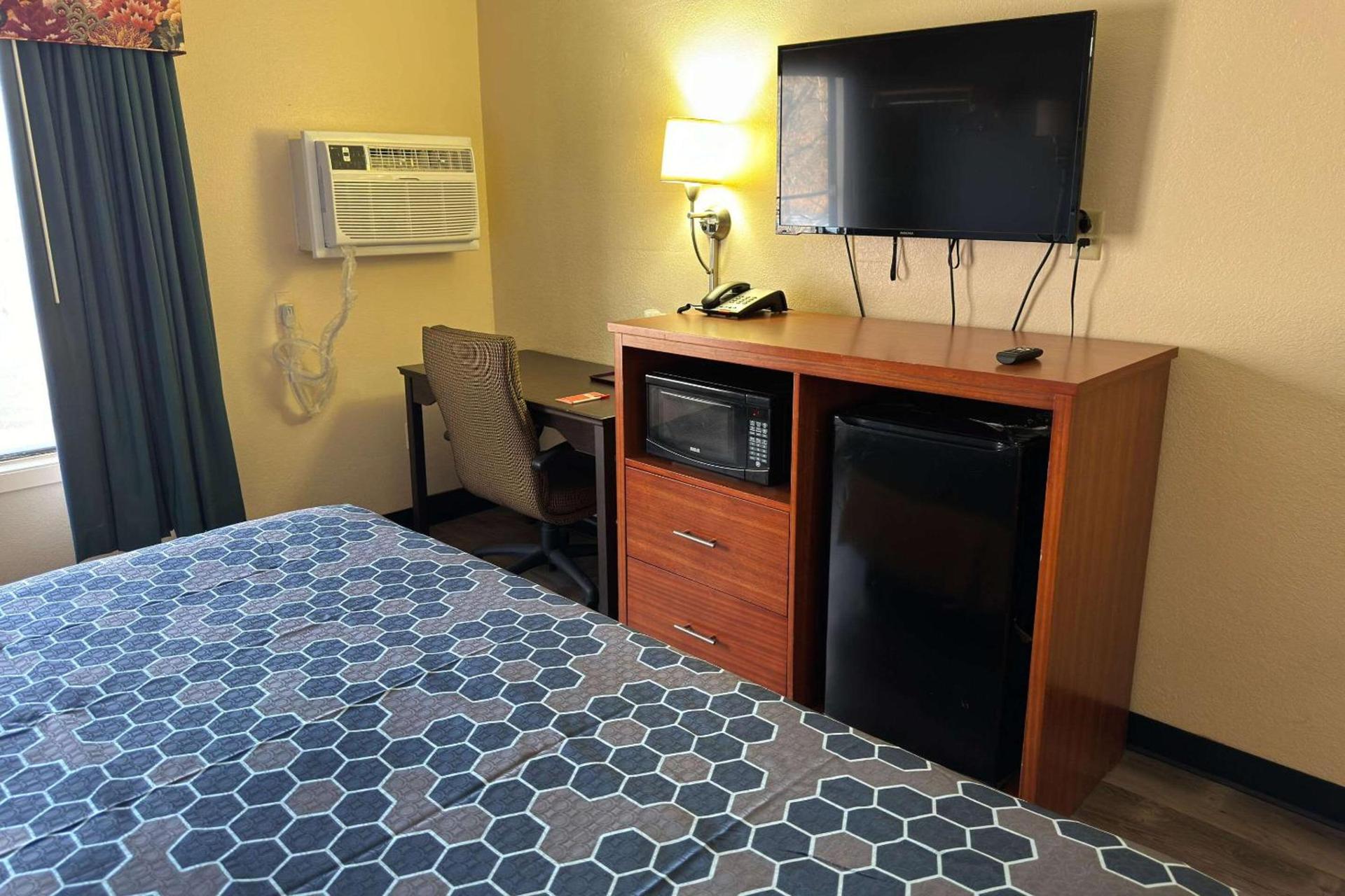 Econo Lodge Waite Park - St Cloud photo 12