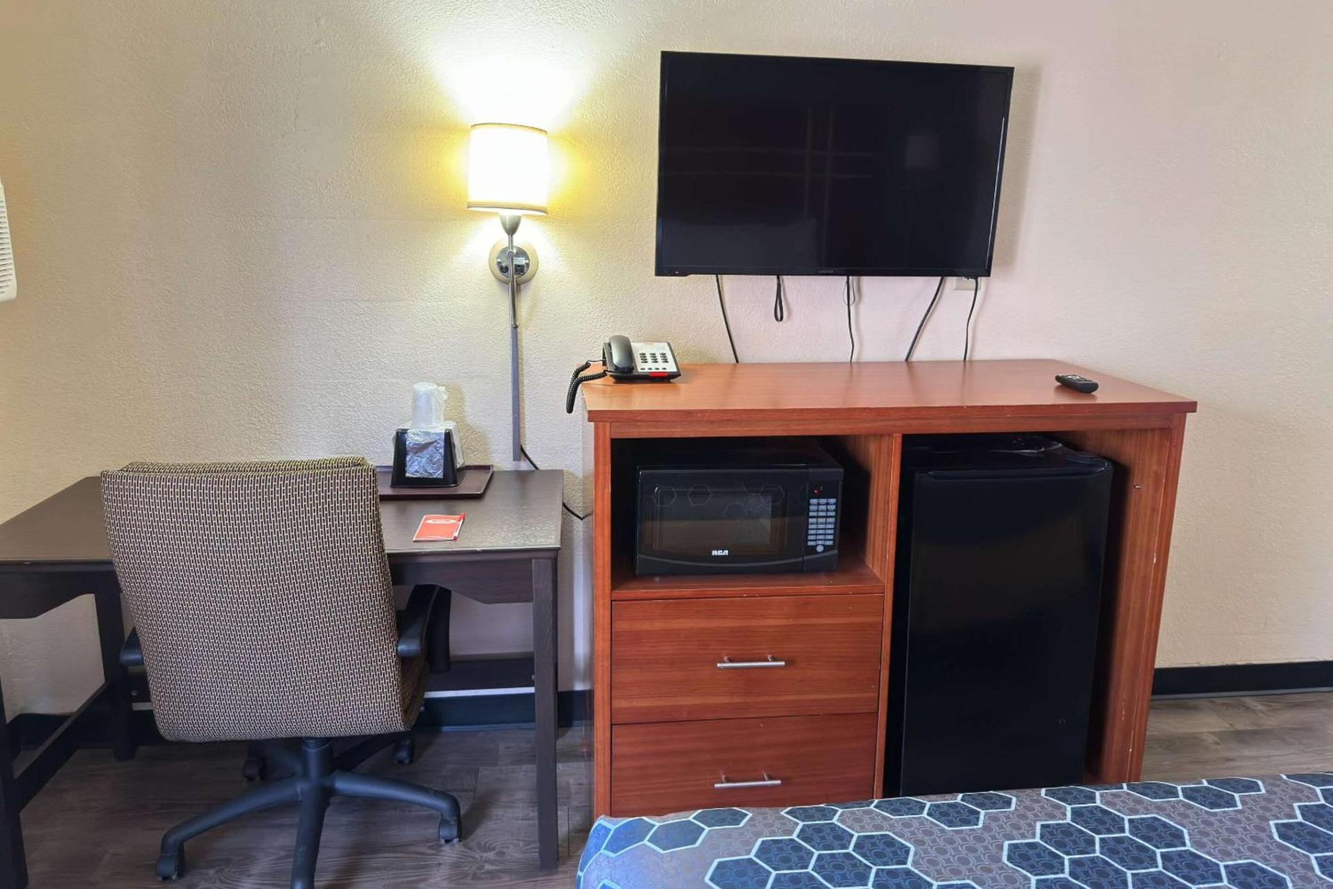 Econo Lodge Waite Park - St Cloud photo 13